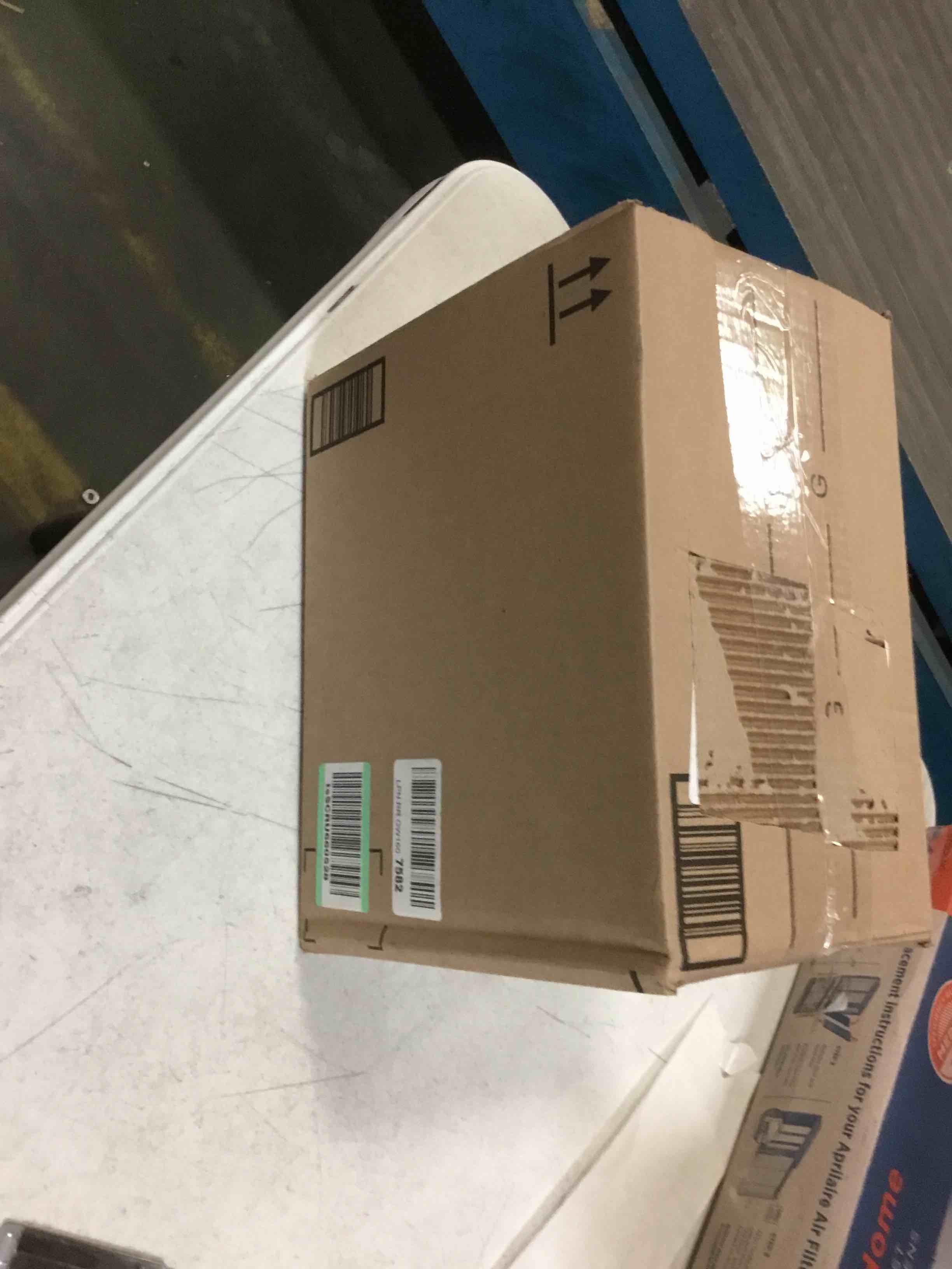 https://s3.amazonaws.com/lotting-images-prod/bidfta/YEL5531300_1695922870640.jpeg