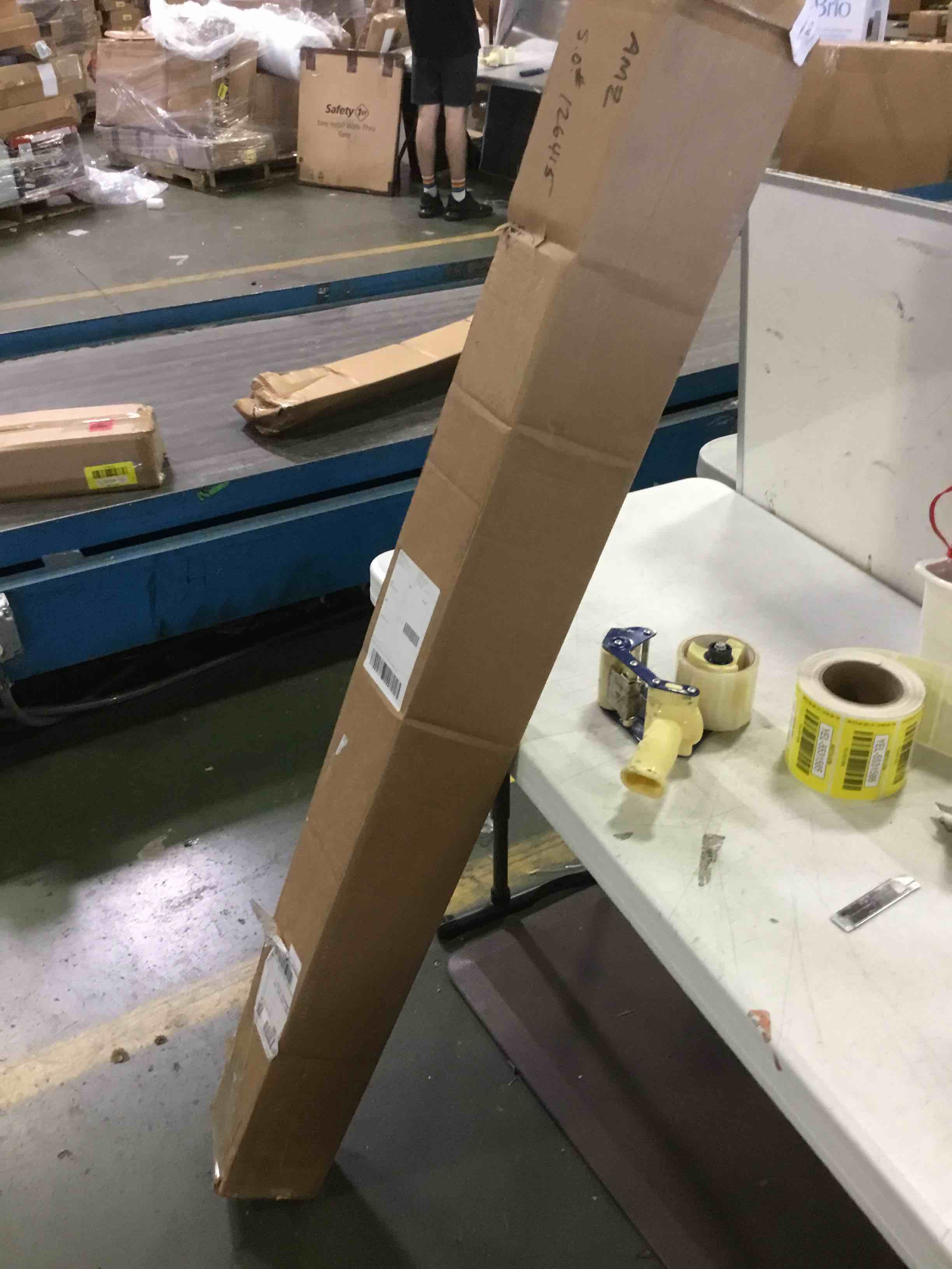 https://s3.amazonaws.com/lotting-images-prod/bidfta/YEL5531578_1696271617582.jpeg