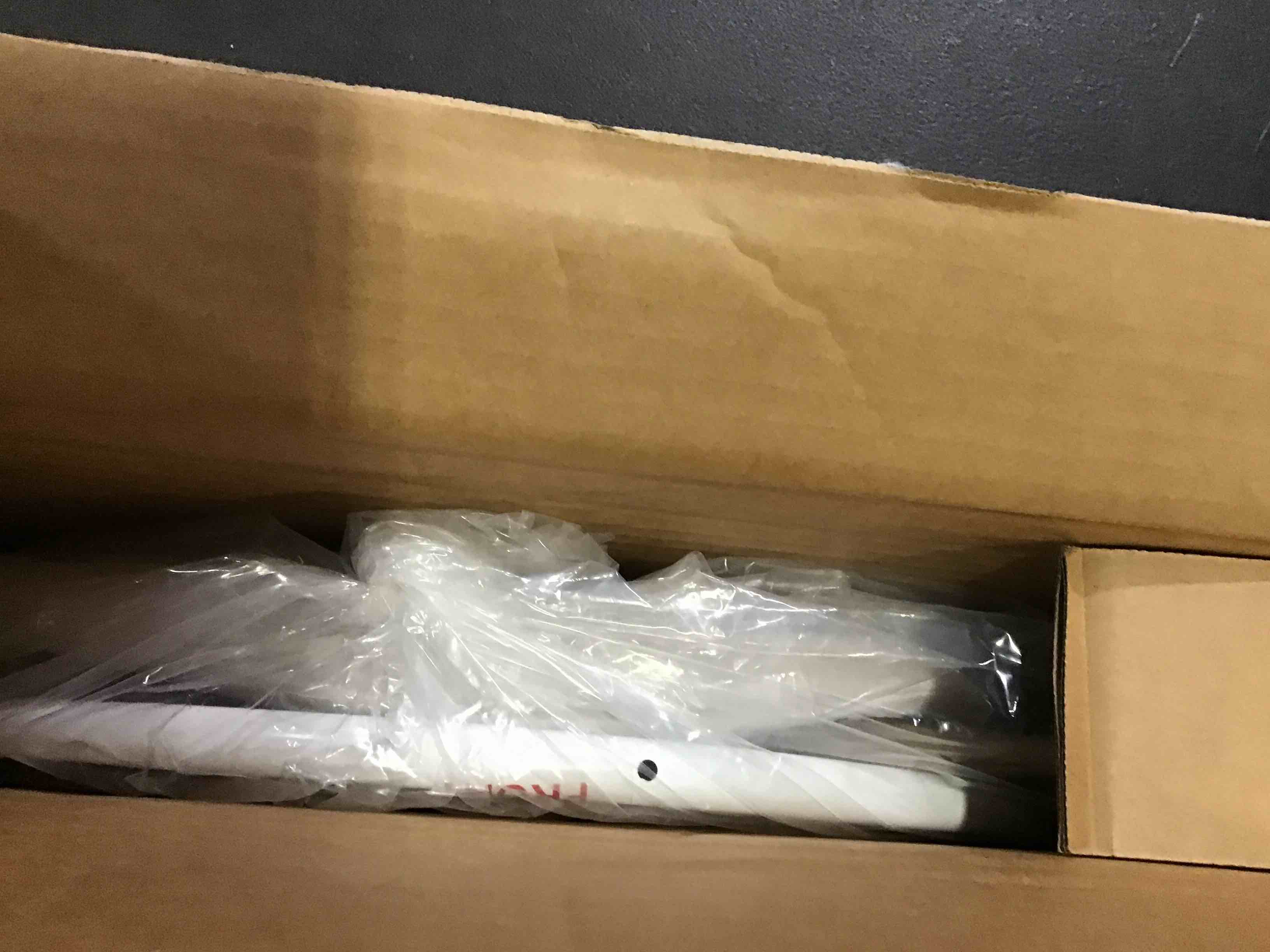 https://s3.amazonaws.com/lotting-images-prod/bidfta/YEL5533235_1696346663677.jpeg