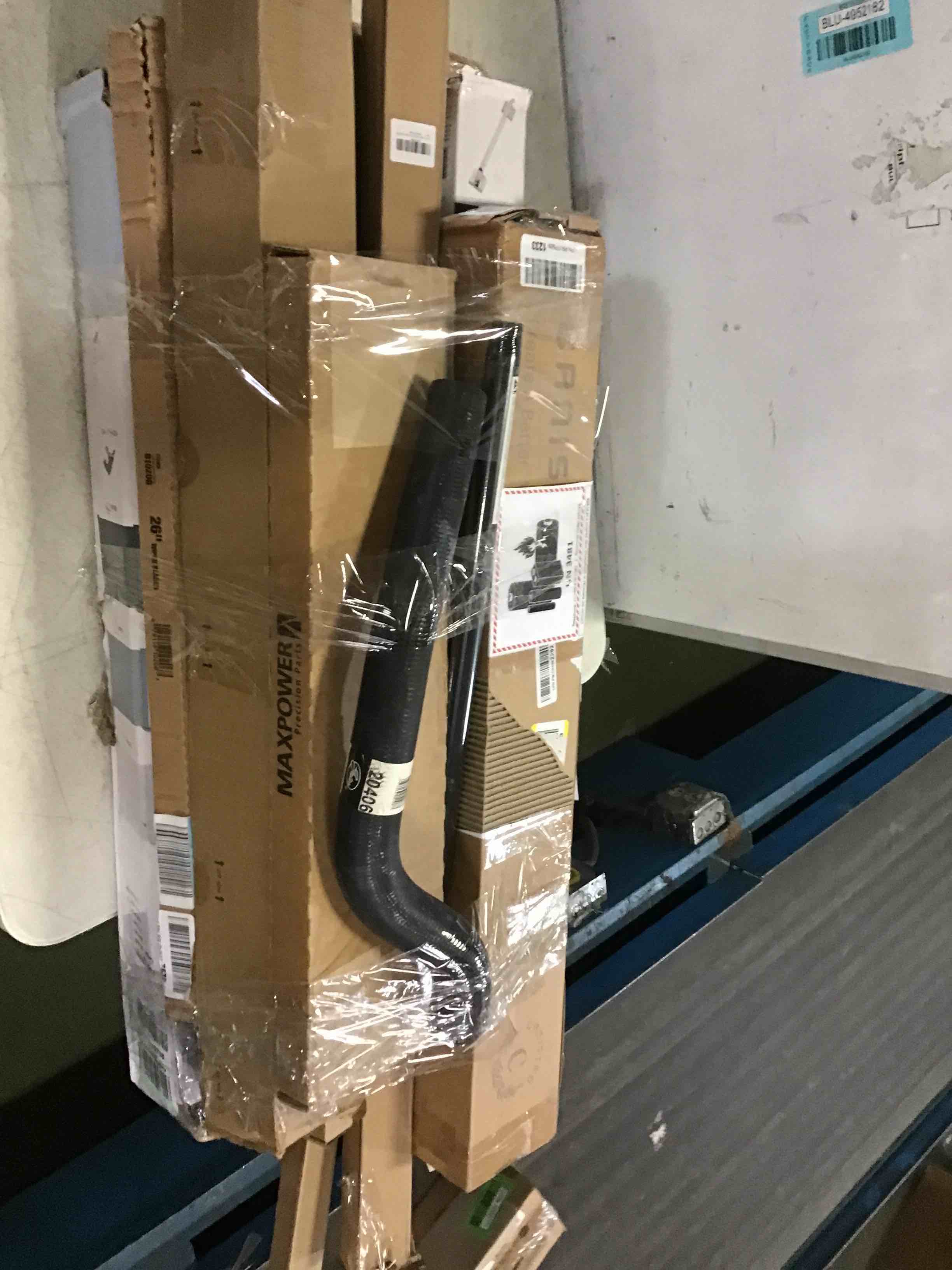 https://s3.amazonaws.com/lotting-images-prod/bidfta/YEL5536291_1695930386934.jpeg