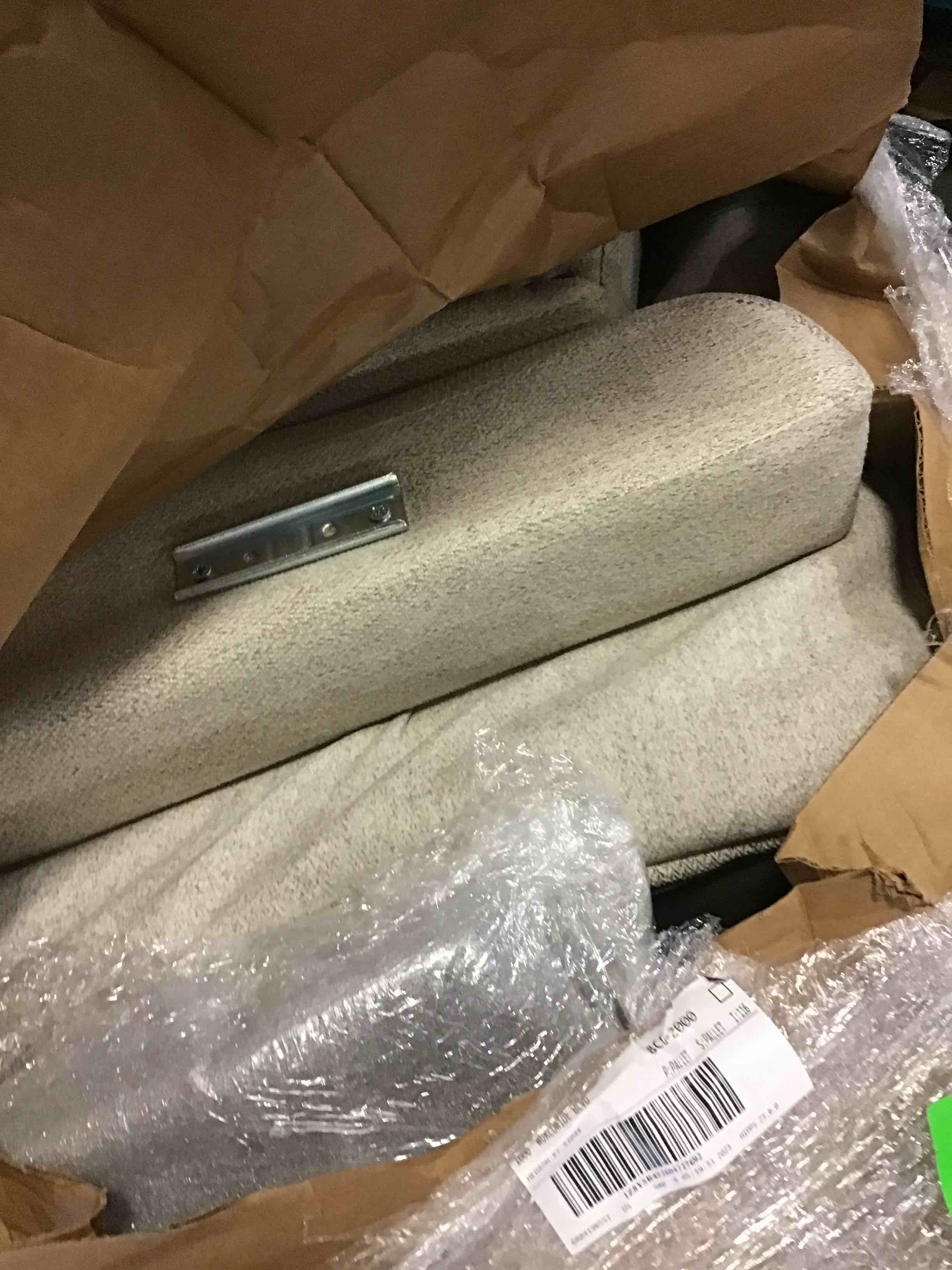 https://s3.amazonaws.com/lotting-images-prod/bidfta/YEL5536501_1696016092193.jpeg