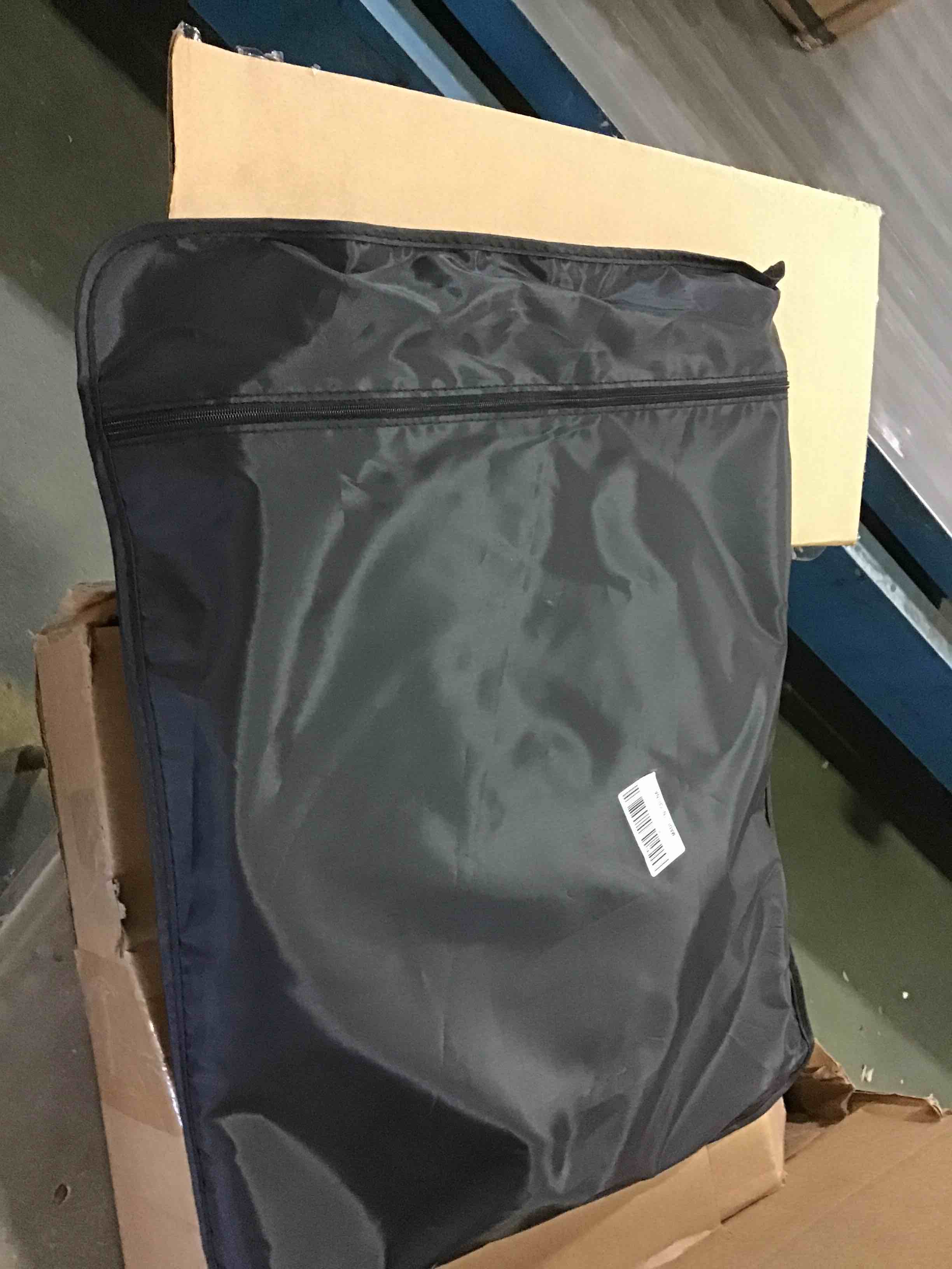https://s3.amazonaws.com/lotting-images-prod/bidfta/YEL5536662_1696264429992.jpeg