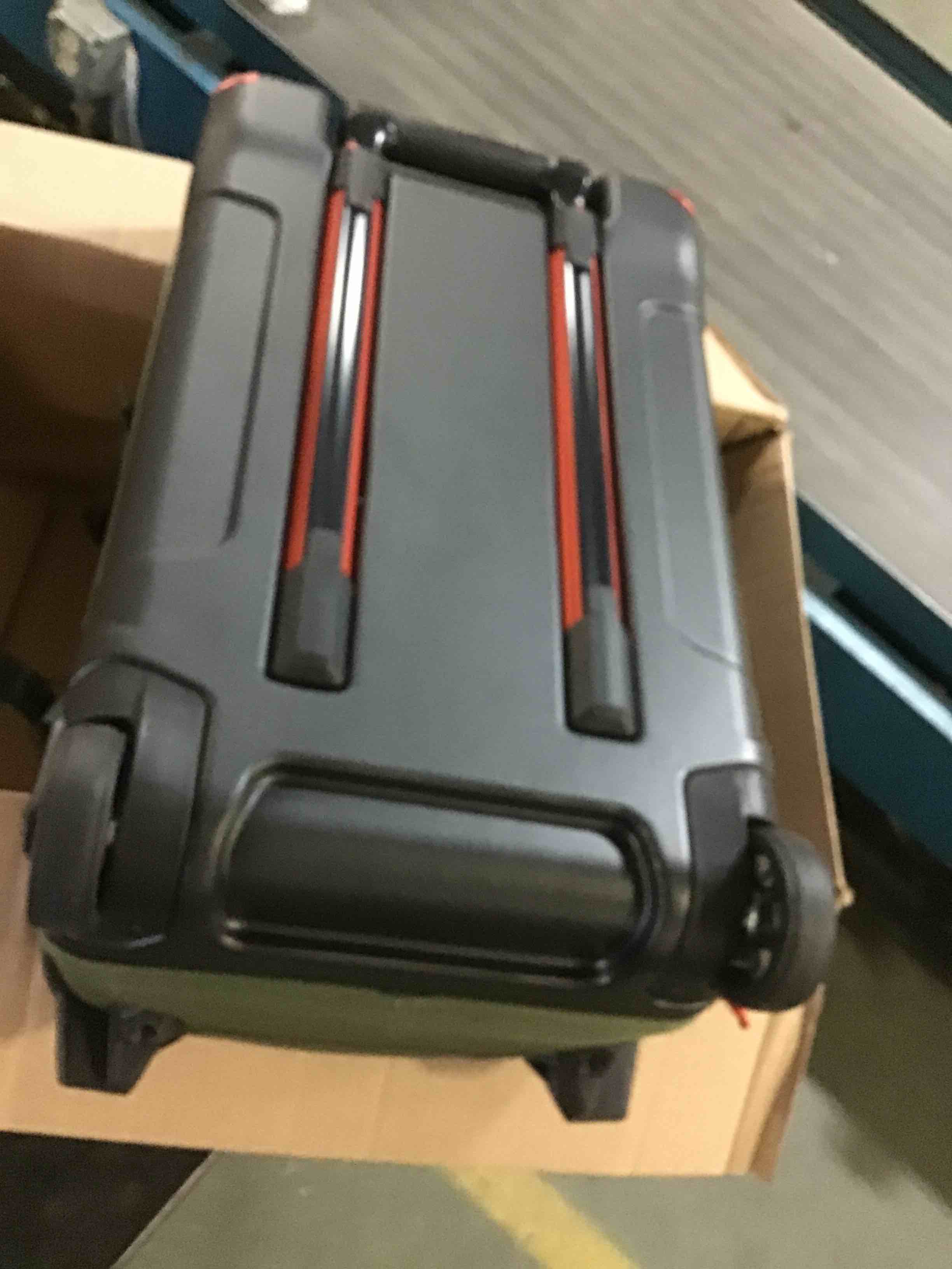 https://s3.amazonaws.com/lotting-images-prod/bidfta/YEL5536742_1696335671525.jpeg