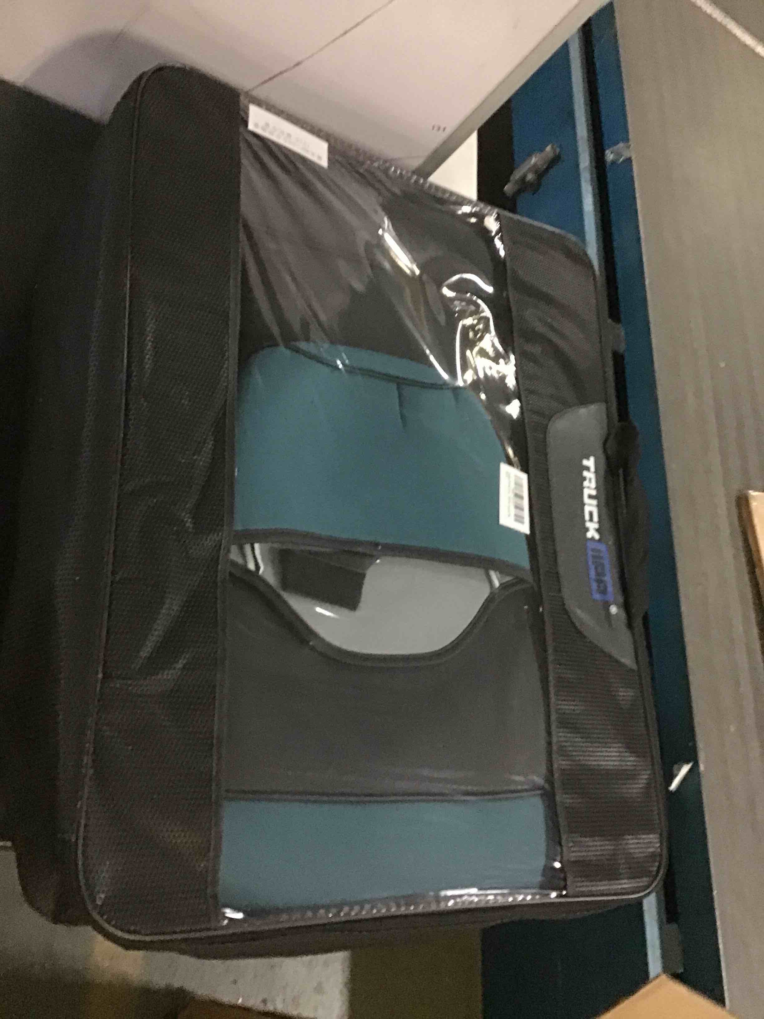 https://s3.amazonaws.com/lotting-images-prod/bidfta/YEL5536745_1696335914768.jpeg