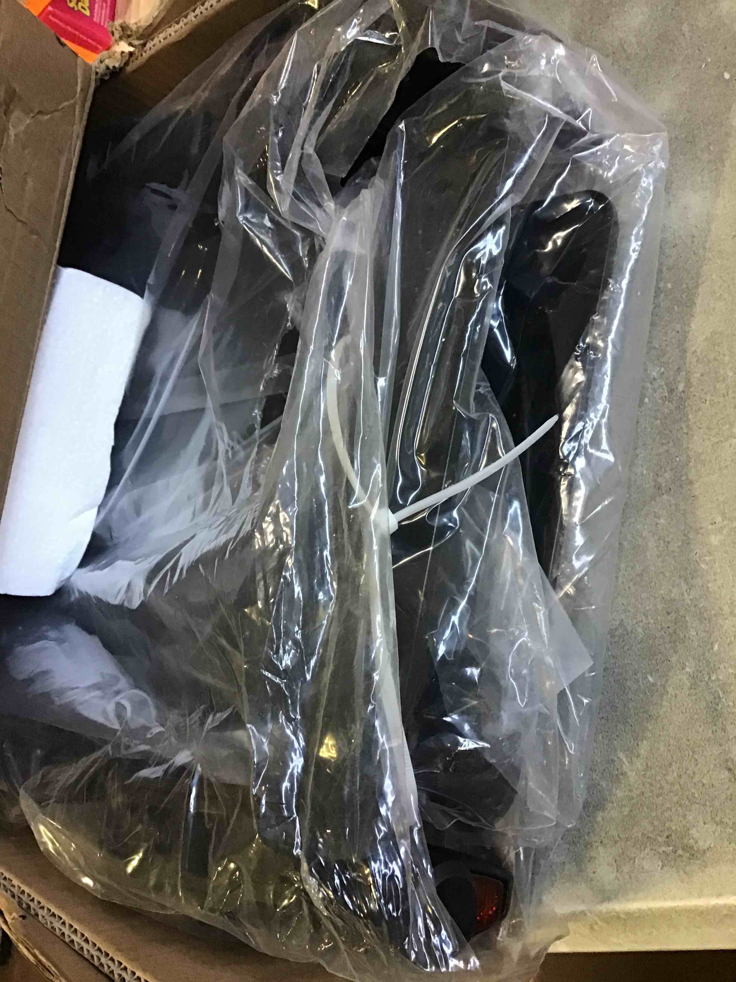 https://s3.amazonaws.com/lotting-images-prod/bidfta/YEL5538623_1695734756148.jpeg