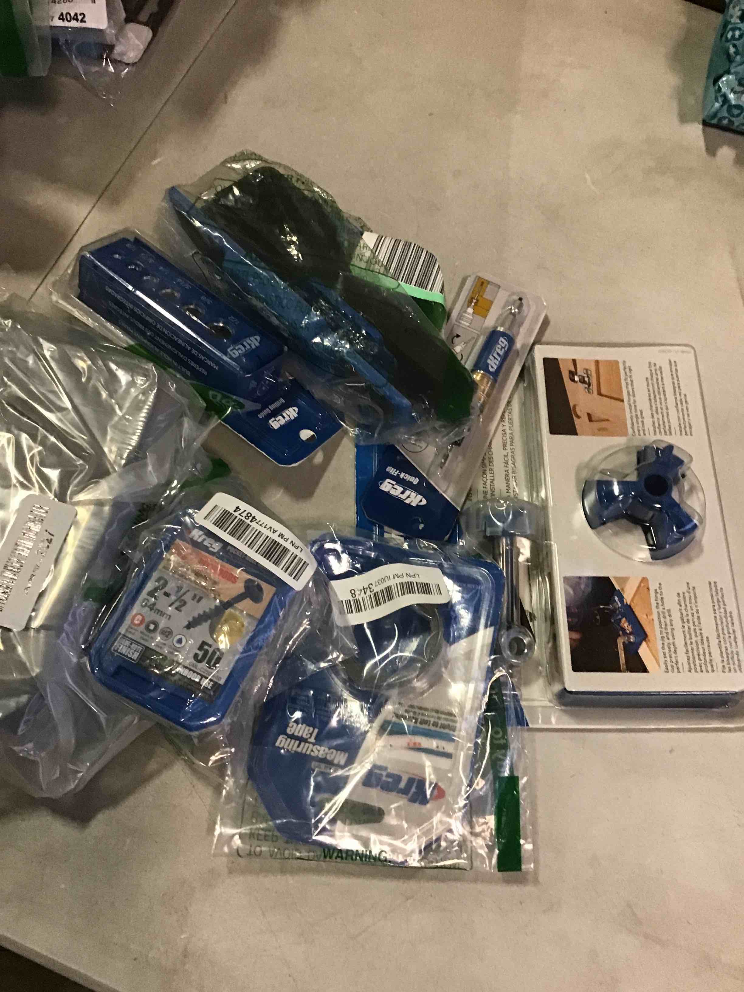 https://s3.amazonaws.com/lotting-images-prod/bidfta/YEL5539300_1695988010267.jpeg