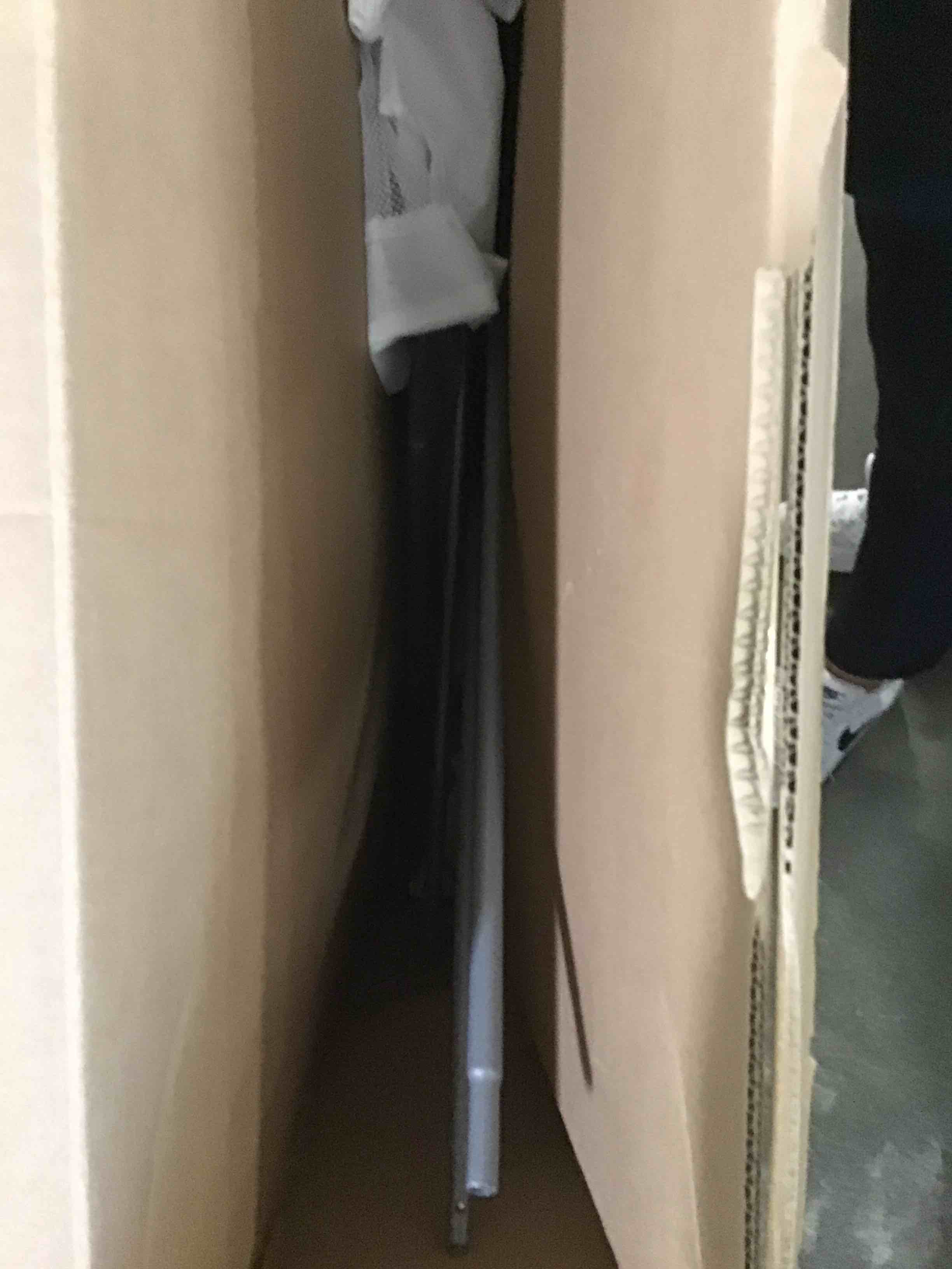 https://s3.amazonaws.com/lotting-images-prod/bidfta/YEL5540068_1696358949680.jpeg