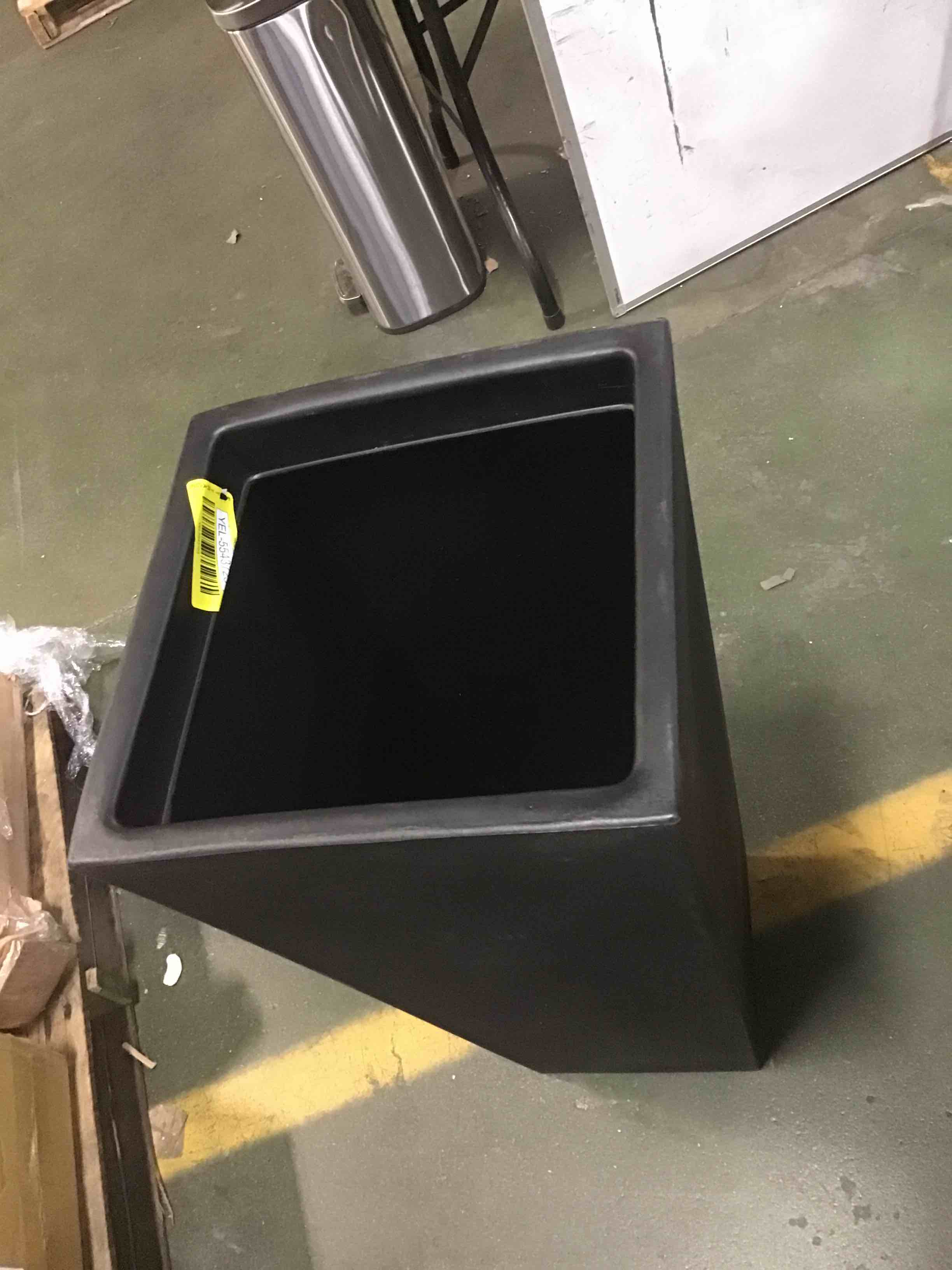 https://s3.amazonaws.com/lotting-images-prod/bidfta/YEL5543723_1697815915827.jpeg