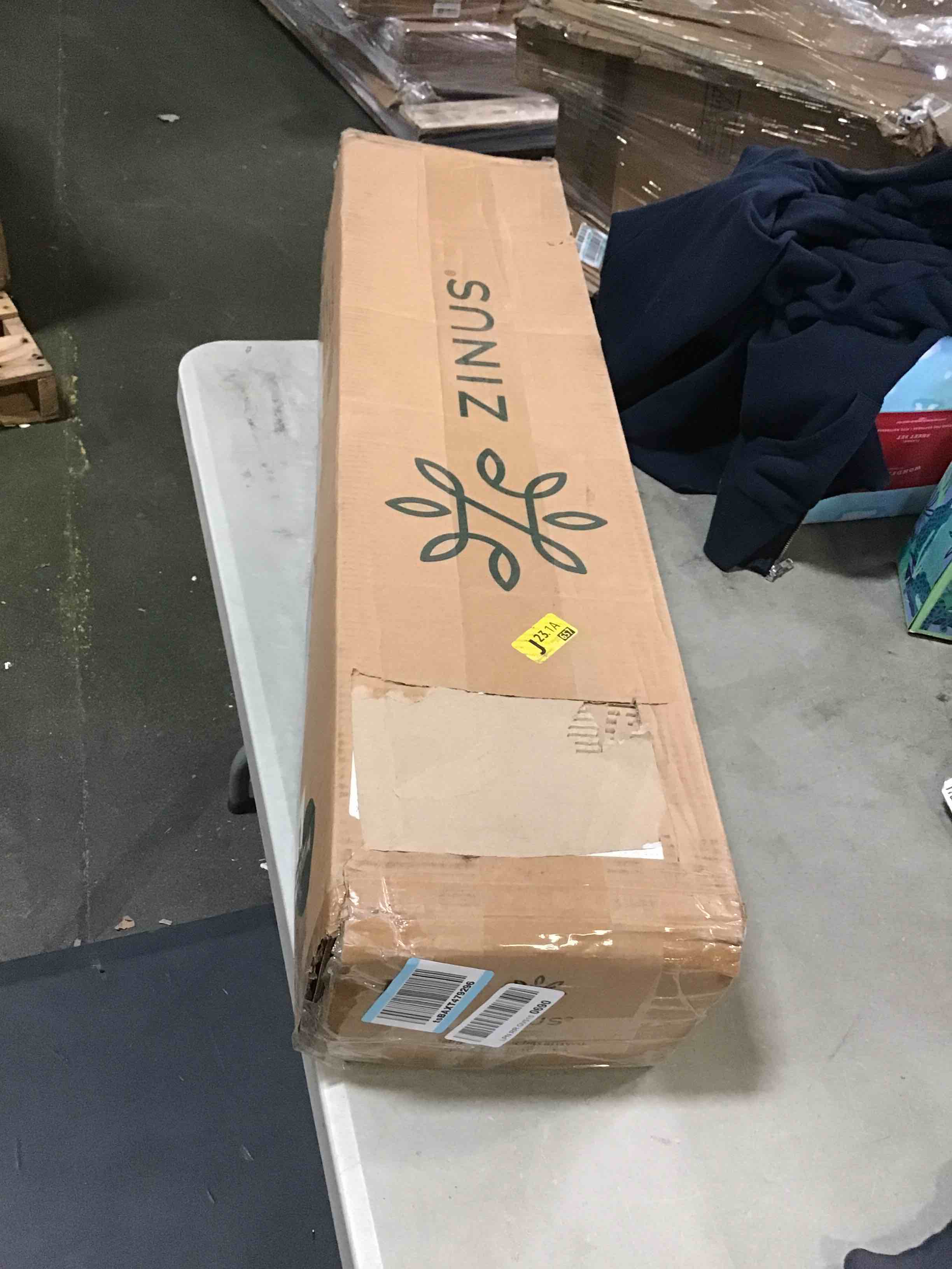 https://s3.amazonaws.com/lotting-images-prod/bidfta/YEL5546321_1696961637492.jpeg