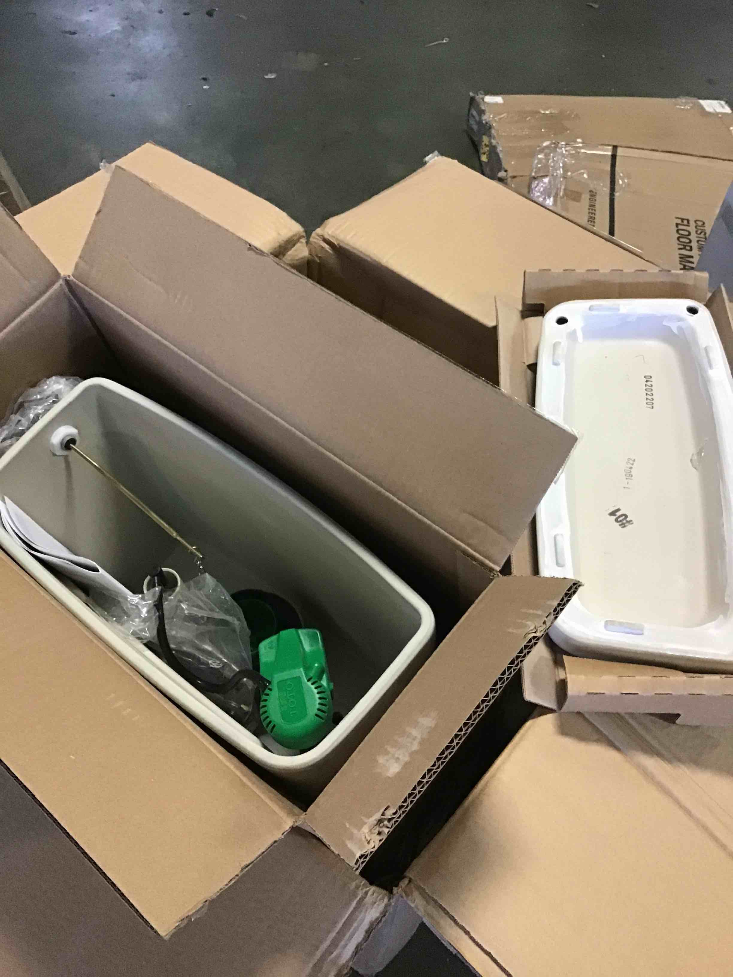 https://s3.amazonaws.com/lotting-images-prod/bidfta/YEL5547785_1696959845485.jpeg