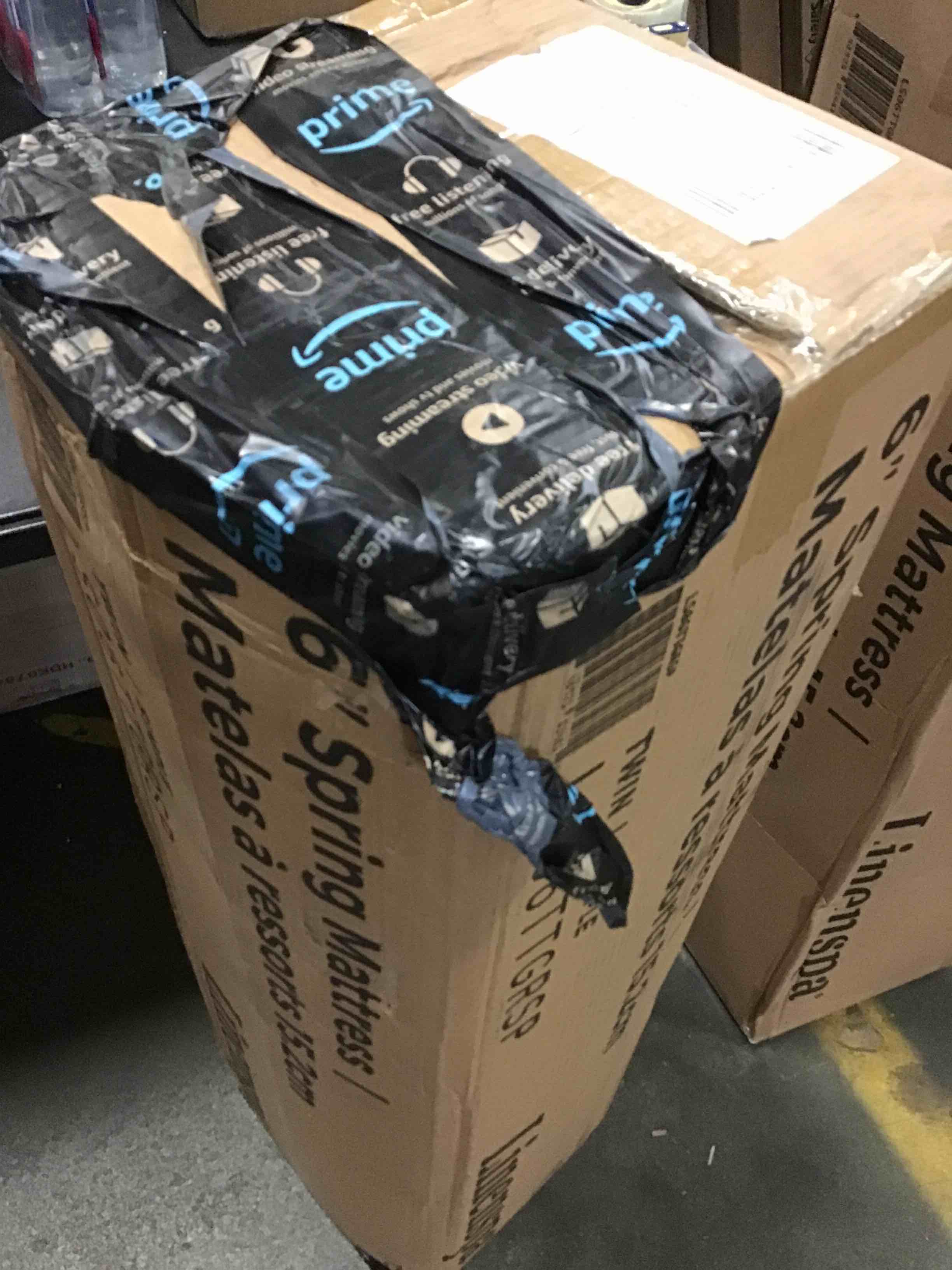 https://s3.amazonaws.com/lotting-images-prod/bidfta/YEL5550016_1698419753166.jpeg