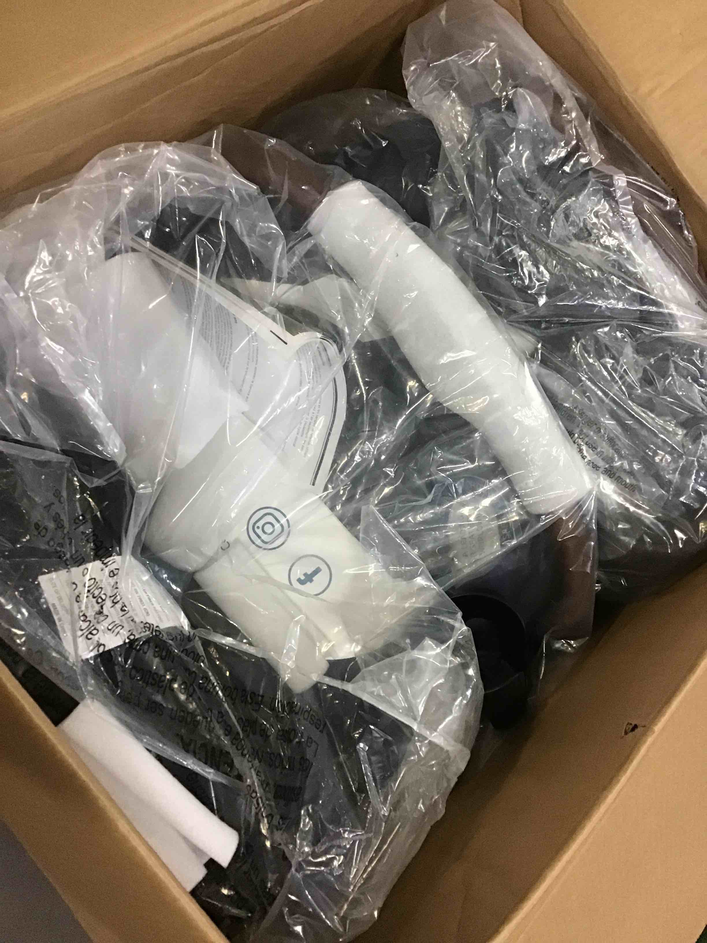 https://s3.amazonaws.com/lotting-images-prod/bidfta/YEL5550913_1696526650506.jpeg