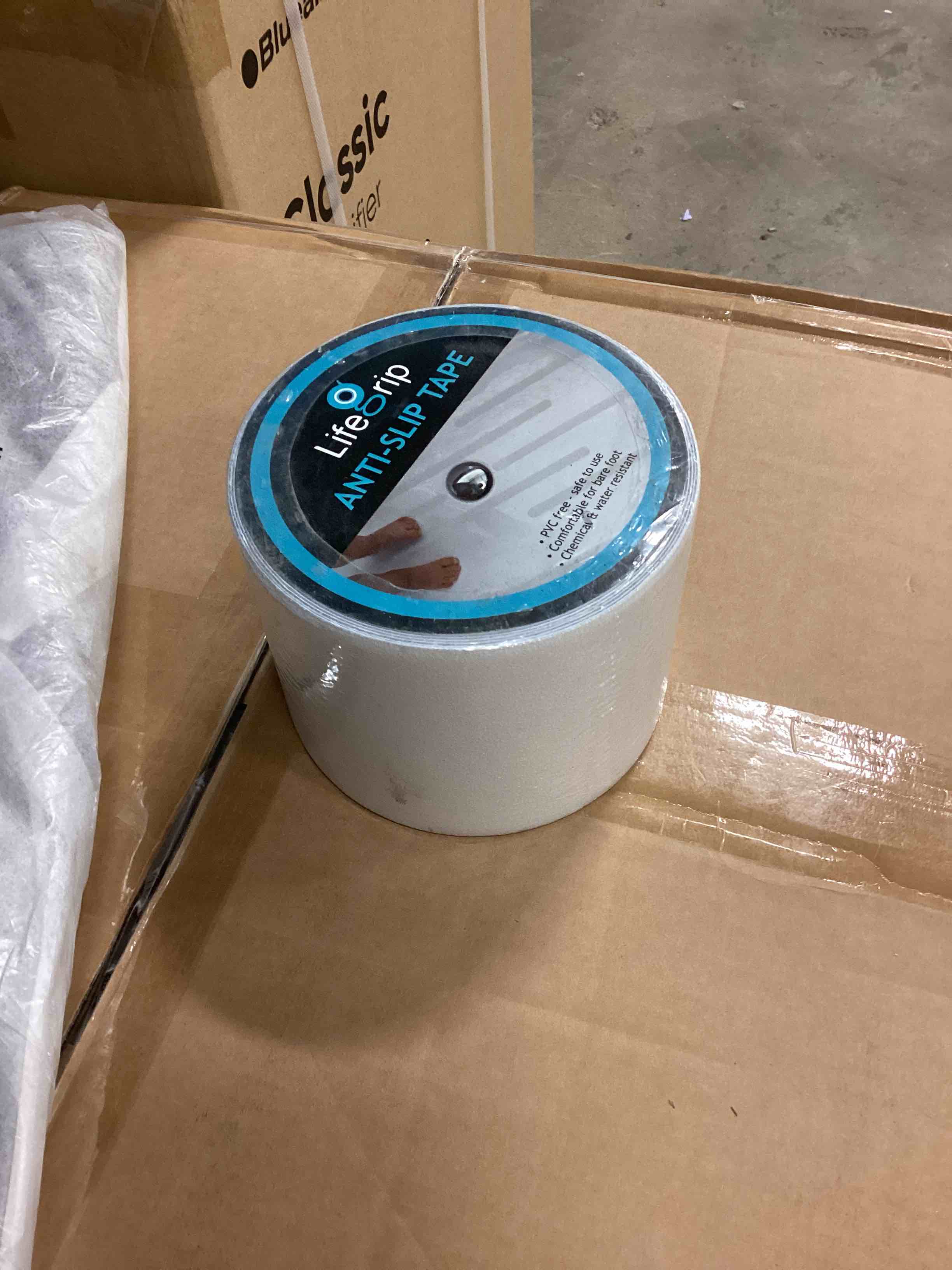 https://s3.amazonaws.com/lotting-images-prod/bidfta/YEL5554040_1700845206728.jpeg
