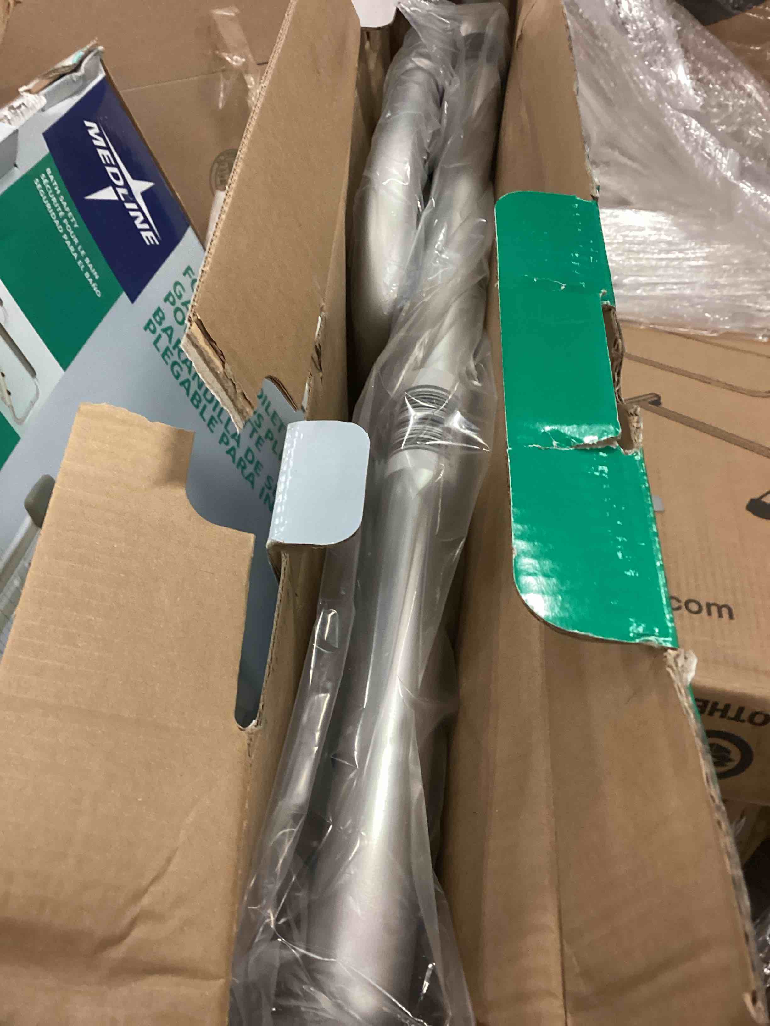 https://s3.amazonaws.com/lotting-images-prod/bidfta/YEL5554179_1700673935664.jpeg