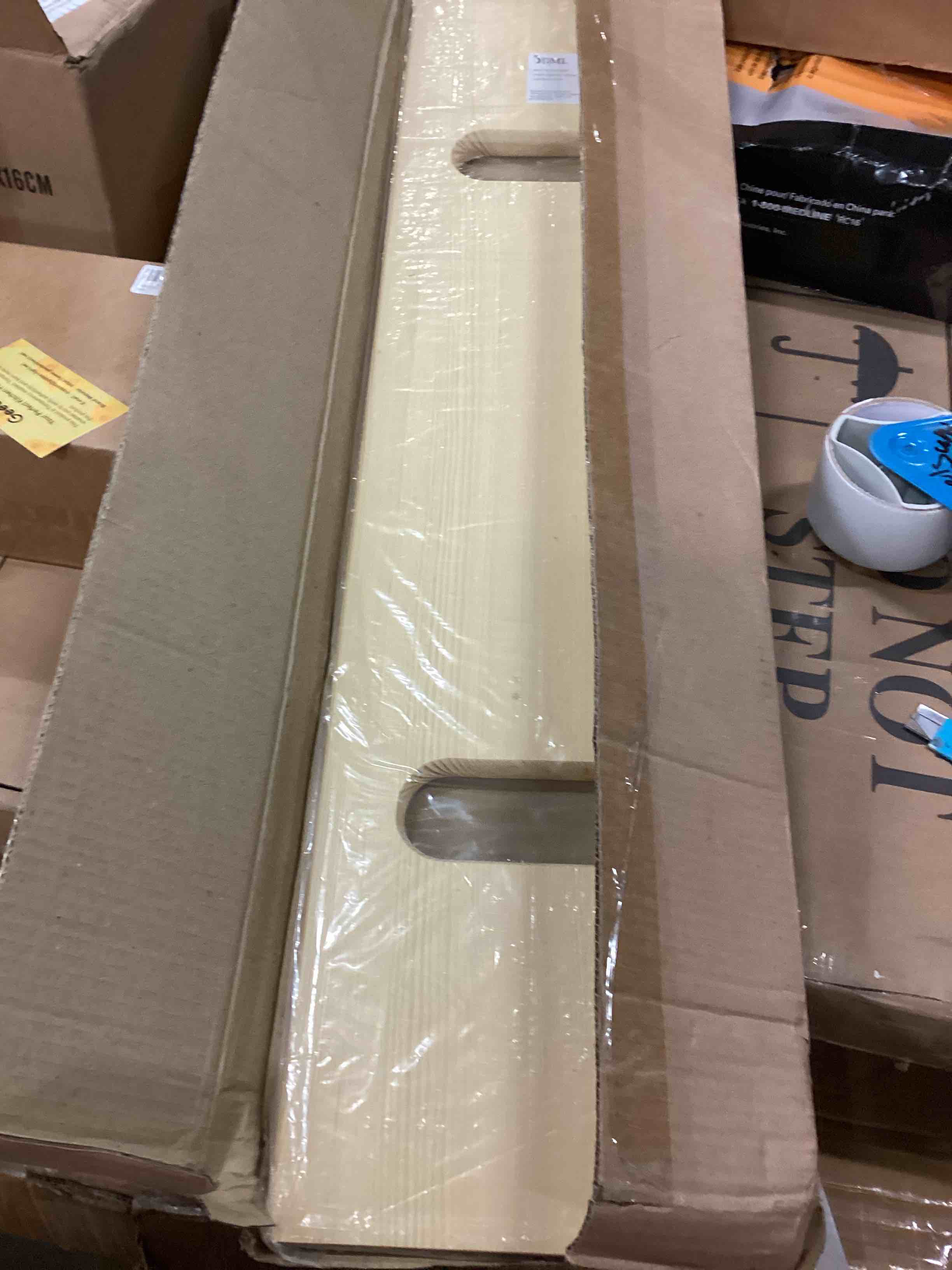 https://s3.amazonaws.com/lotting-images-prod/bidfta/YEL5554180_1700676814828.jpeg