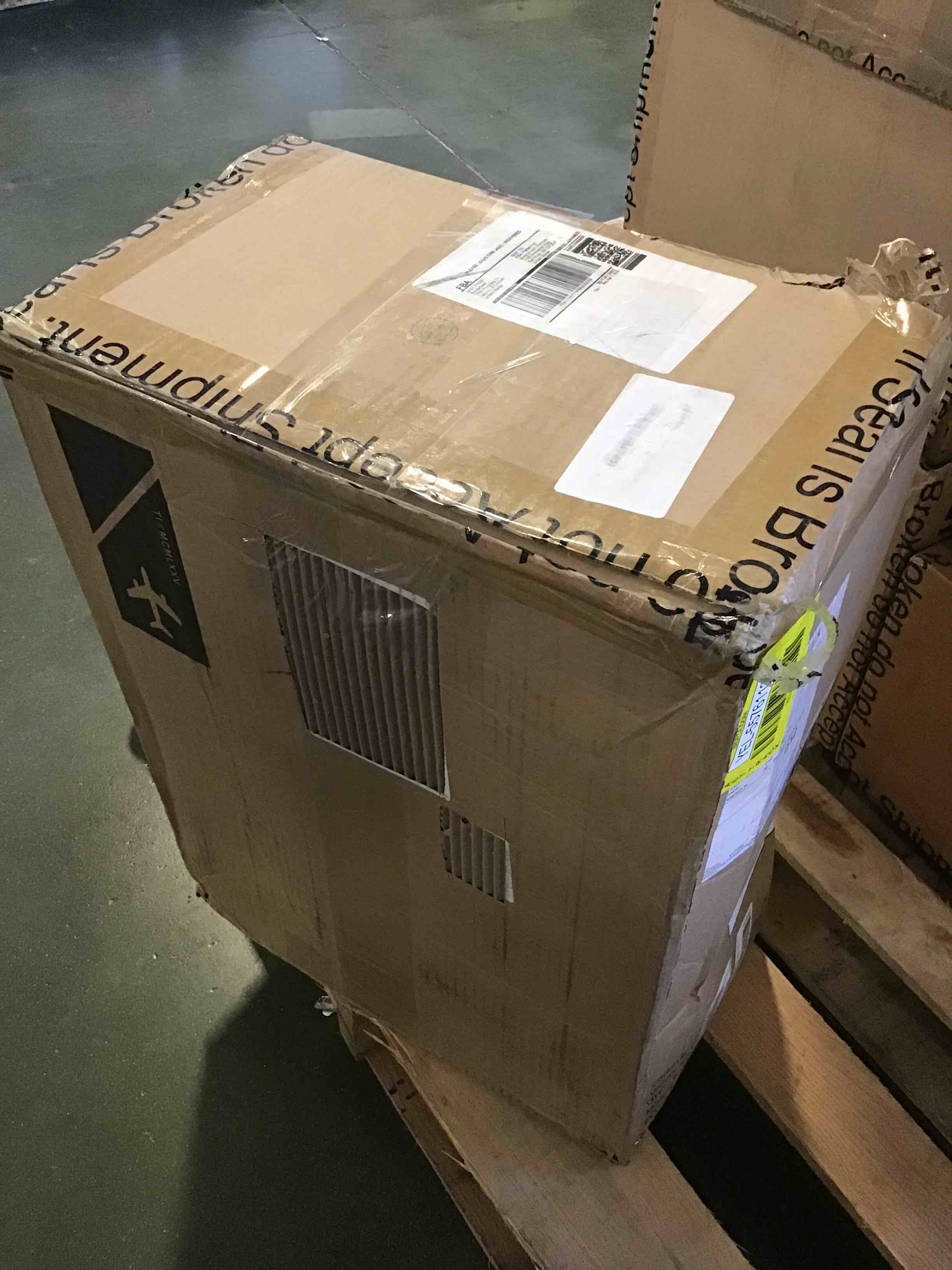 https://s3.amazonaws.com/lotting-images-prod/bidfta/YEL5576112_1696614566797.jpeg