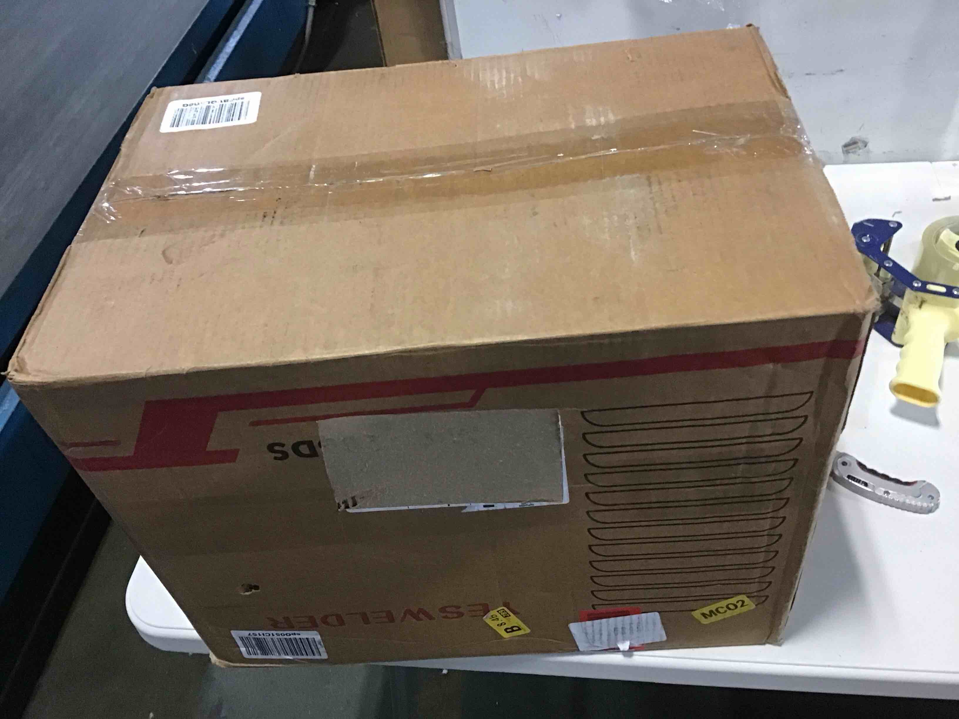 https://s3.amazonaws.com/lotting-images-prod/bidfta/YEL5580031_1698420504020.jpeg