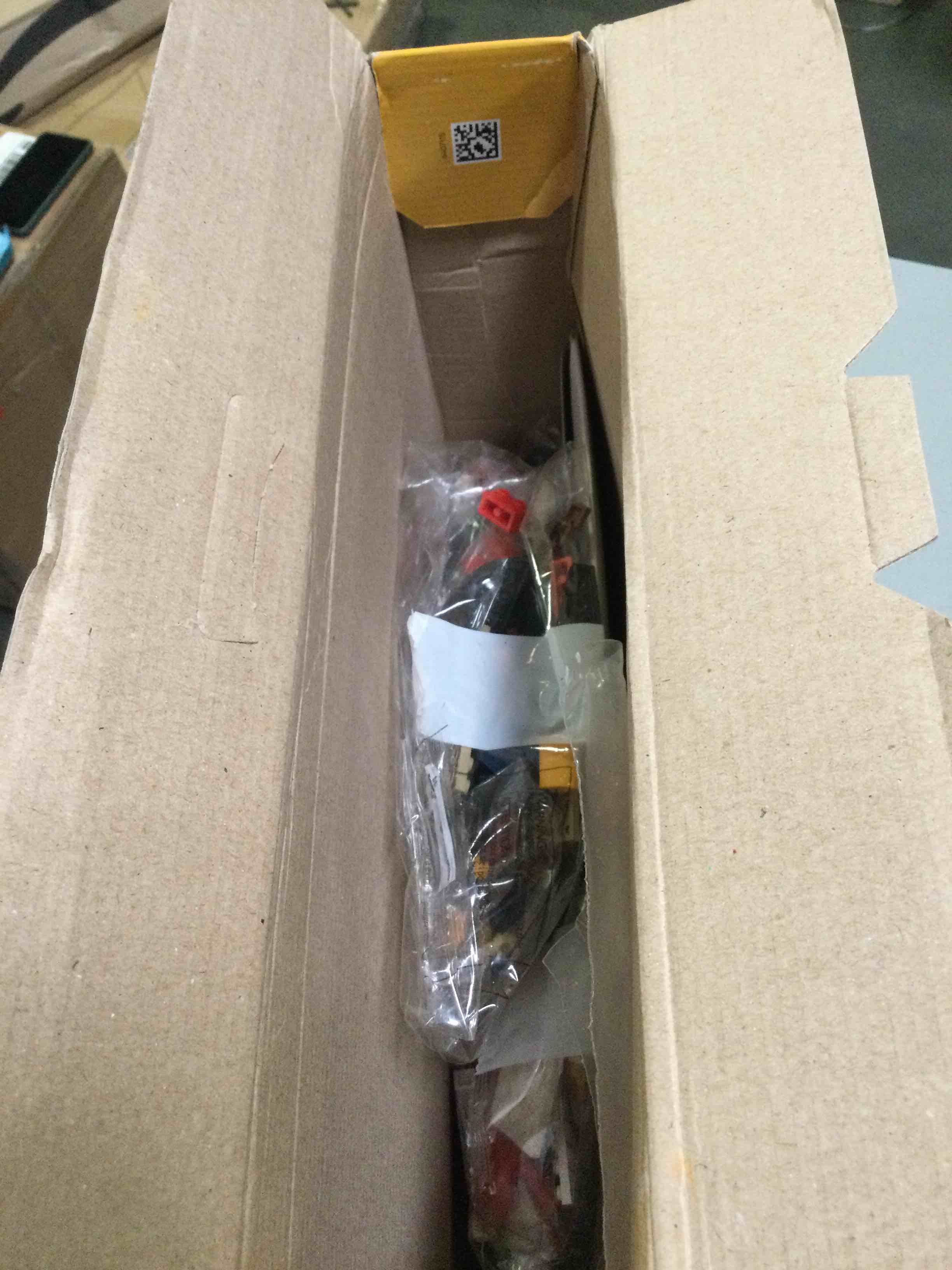 https://s3.amazonaws.com/lotting-images-prod/bidfta/YEL5590357_1696345480918.jpeg