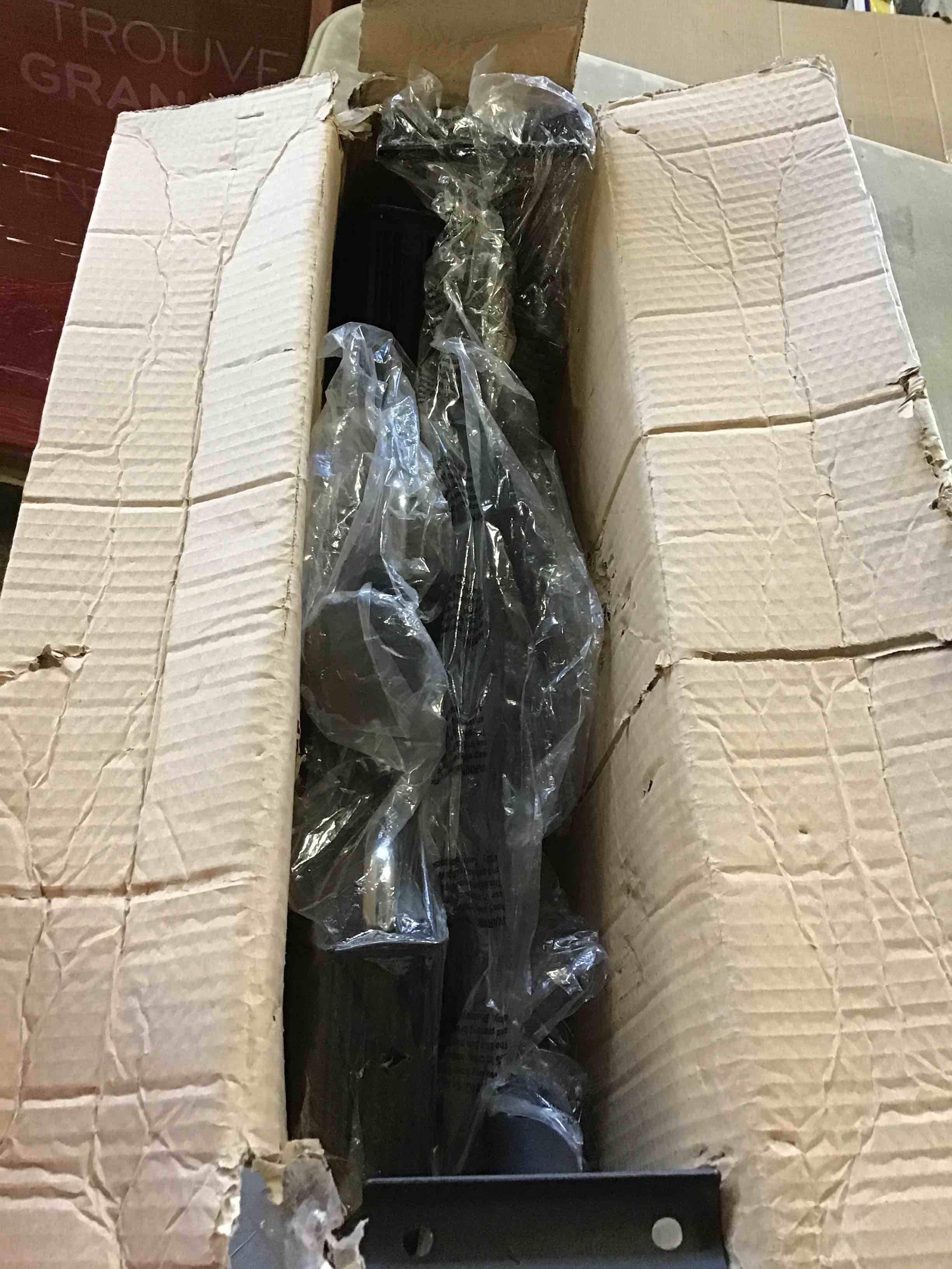 https://s3.amazonaws.com/lotting-images-prod/bidfta/YEL5596578_1699910162830.jpeg