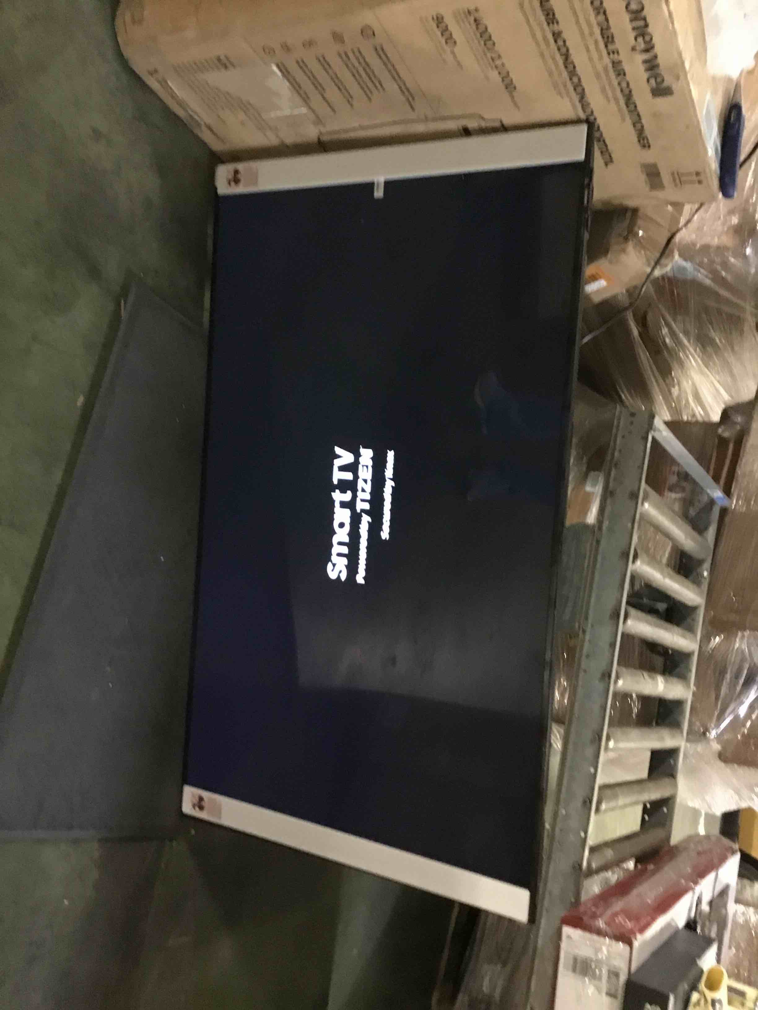 https://s3.amazonaws.com/lotting-images-prod/bidfta/YEL5597196_1696526986094.jpeg