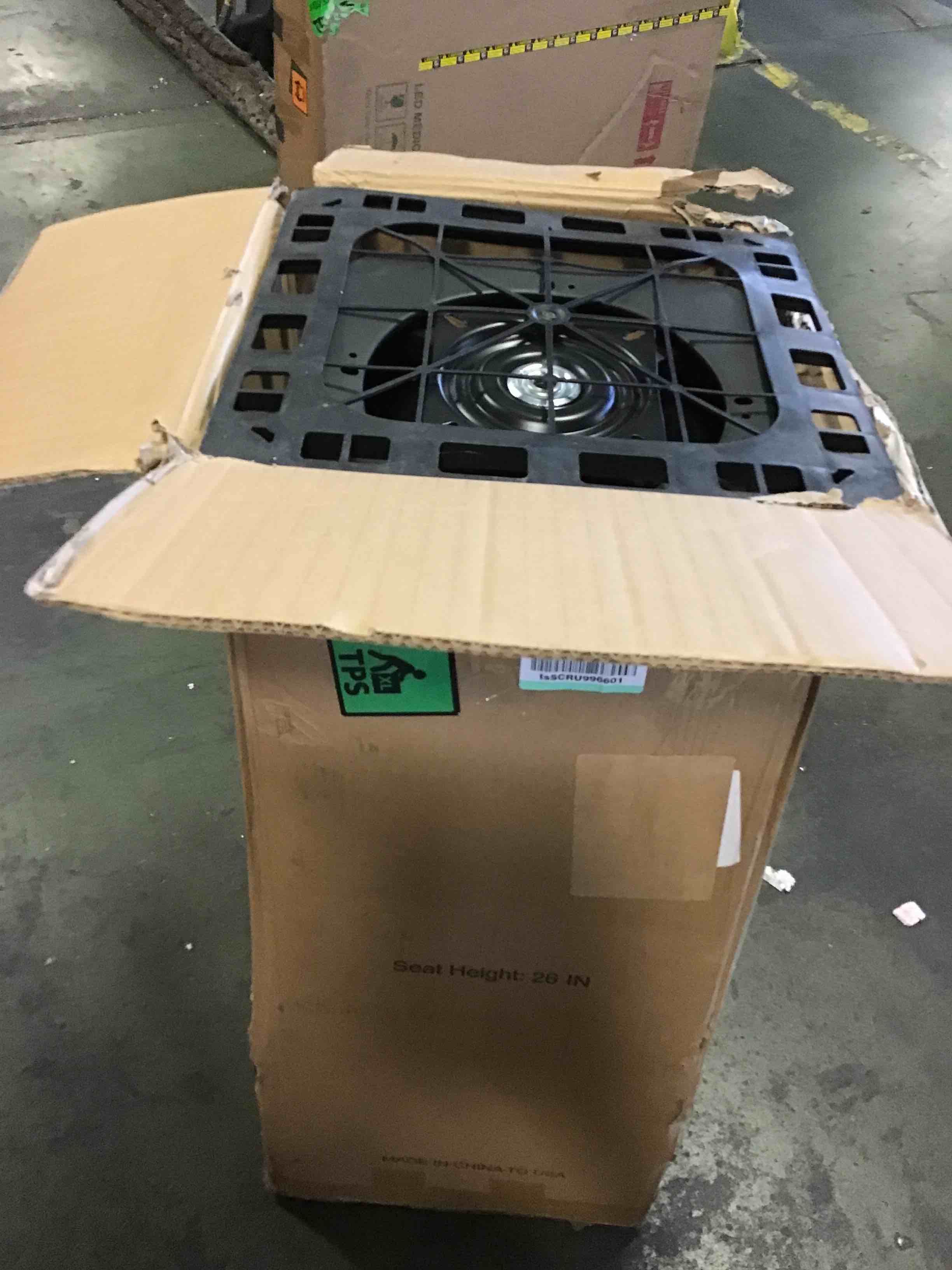 https://s3.amazonaws.com/lotting-images-prod/bidfta/YEL5597200_1696253415288.jpeg