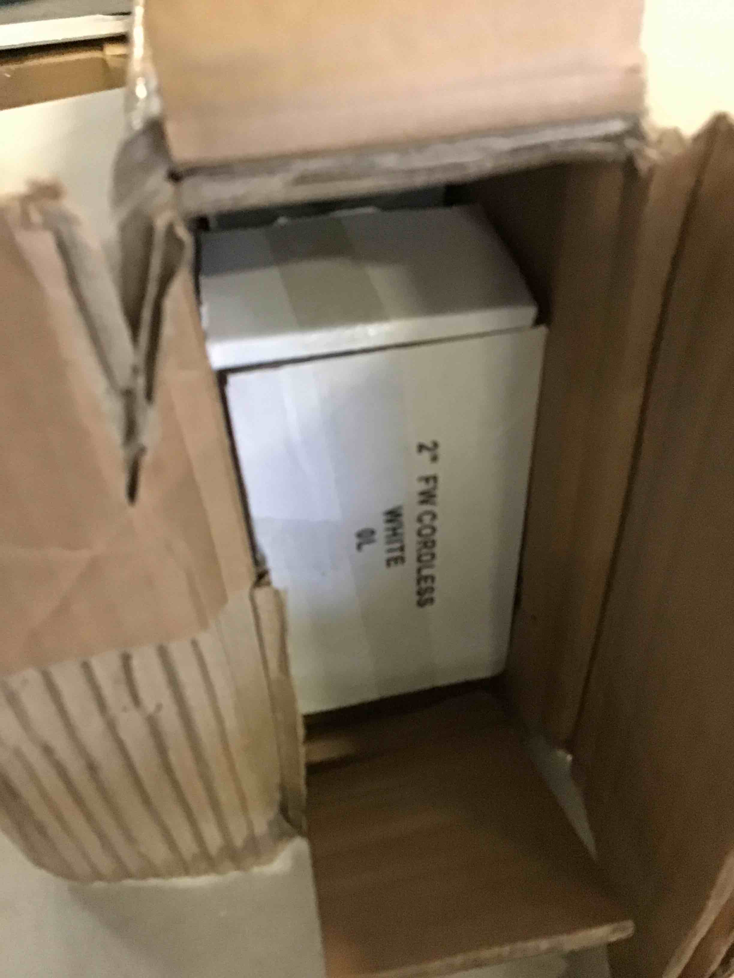 https://s3.amazonaws.com/lotting-images-prod/bidfta/YEL5597301_1696270784992.jpeg