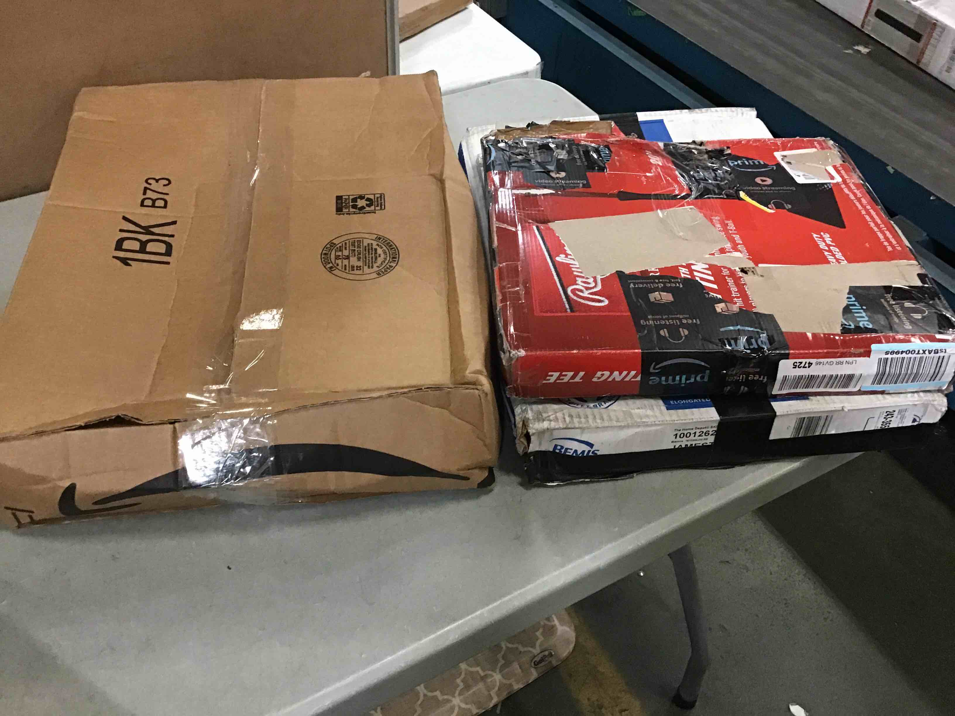 Assorted of  Products for the Maintenance or Decoration of the Home (it can include a variety of sizes and models)