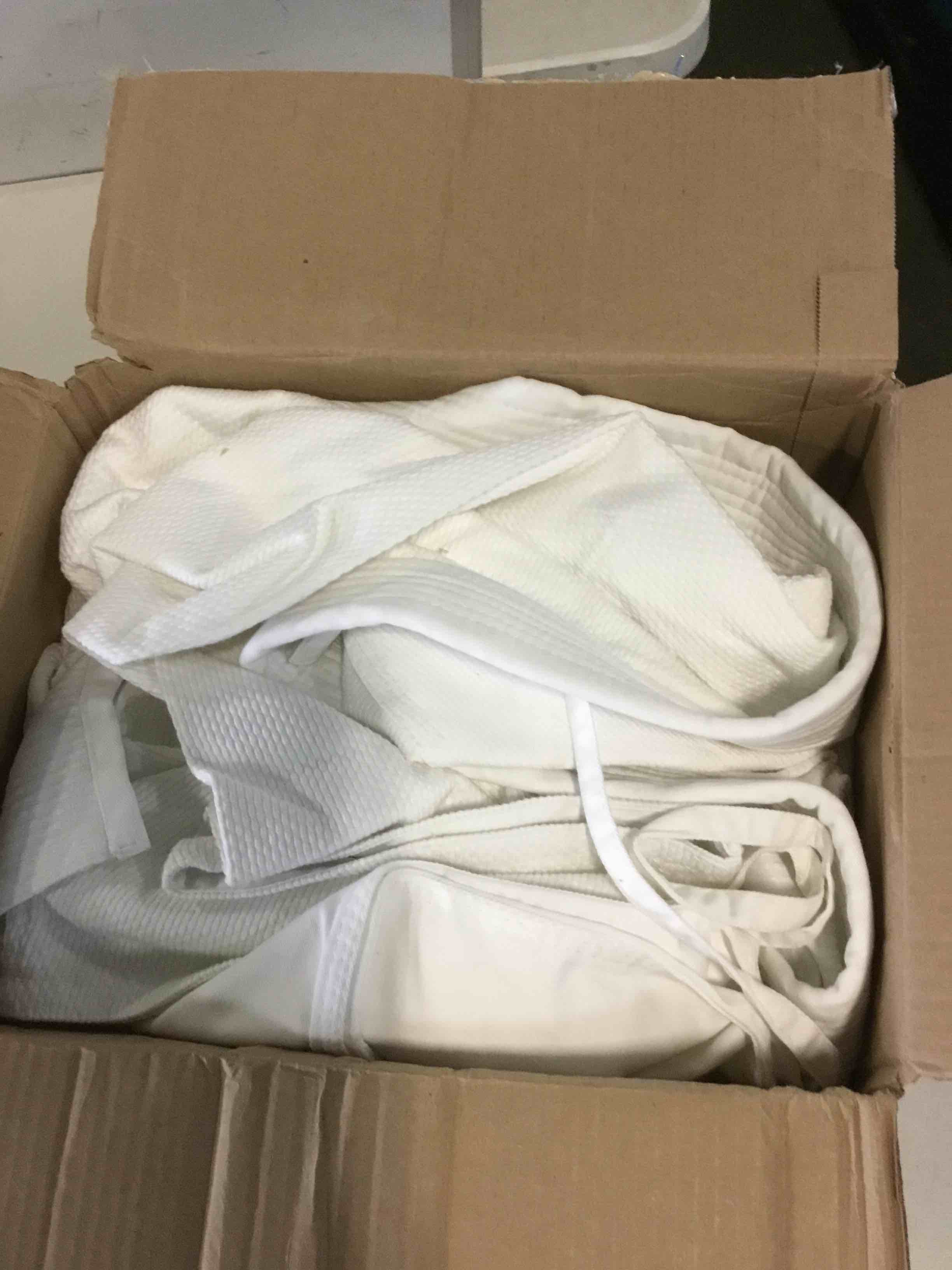 https://s3.amazonaws.com/lotting-images-prod/bidfta/YEL5599378_1697477564524.jpeg