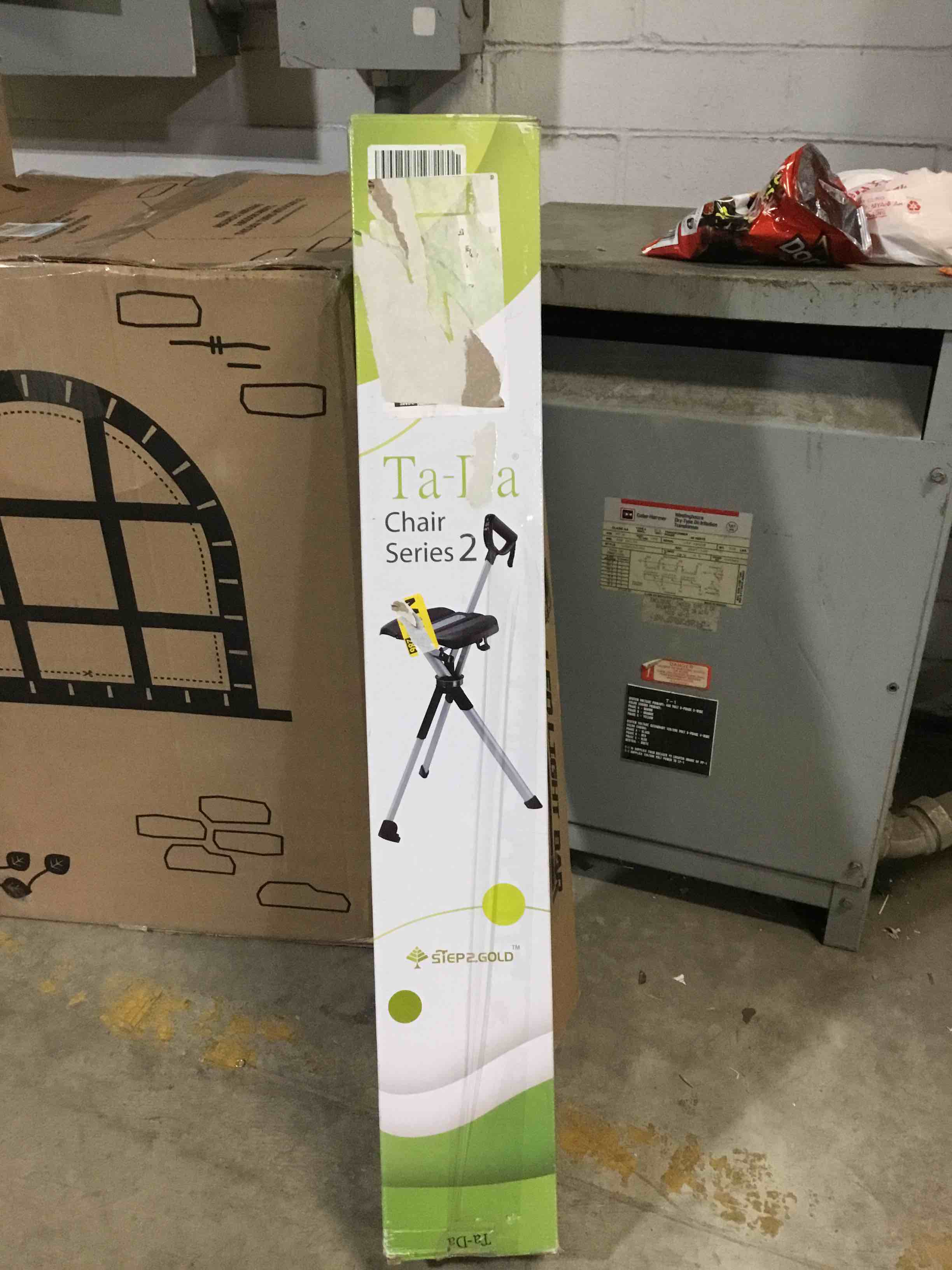 https://s3.amazonaws.com/lotting-images-prod/bidfta/YEL5608600_1706653702793.jpeg