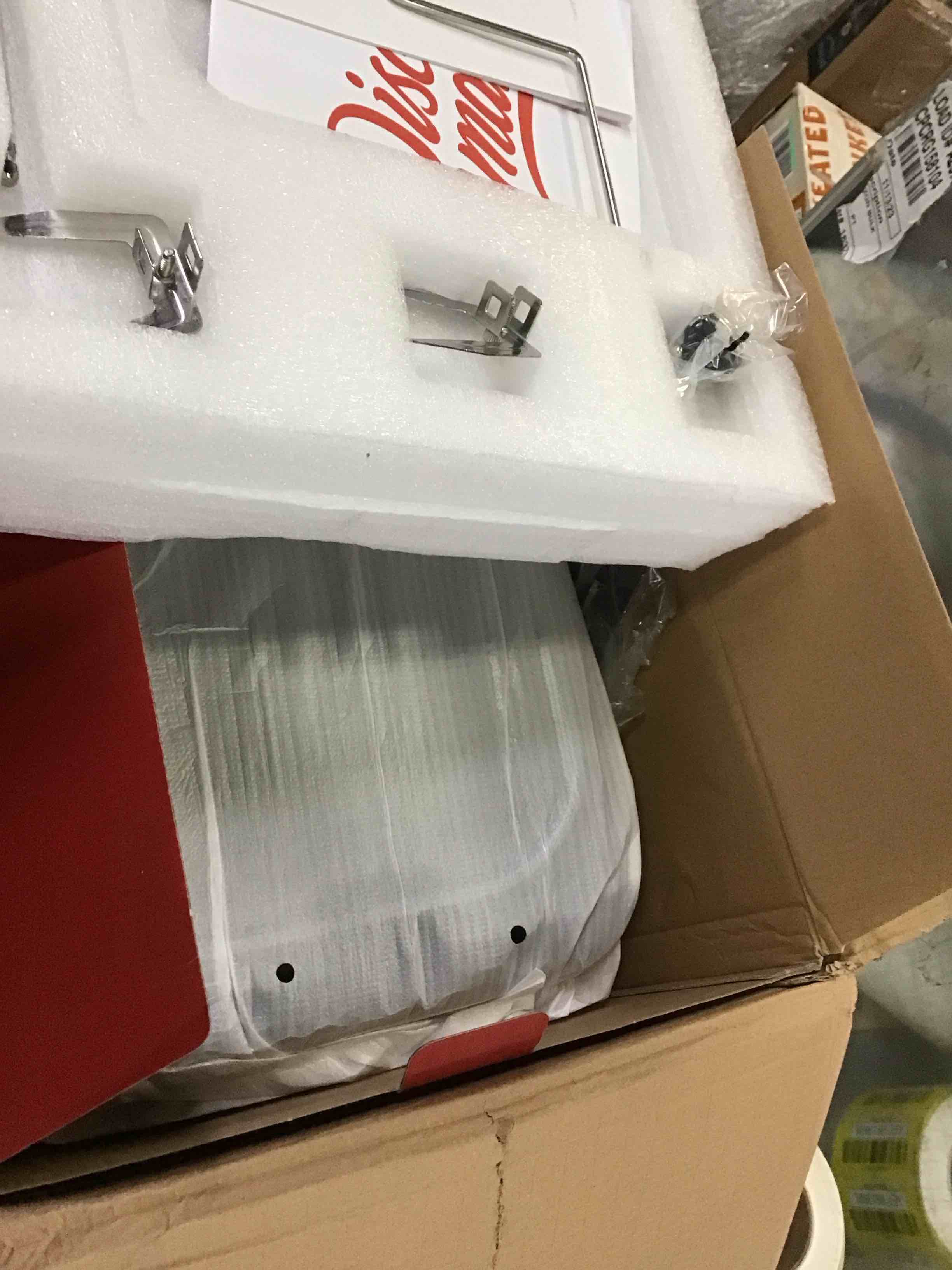 https://s3.amazonaws.com/lotting-images-prod/bidfta/YEL5613648_1702316255338.jpeg