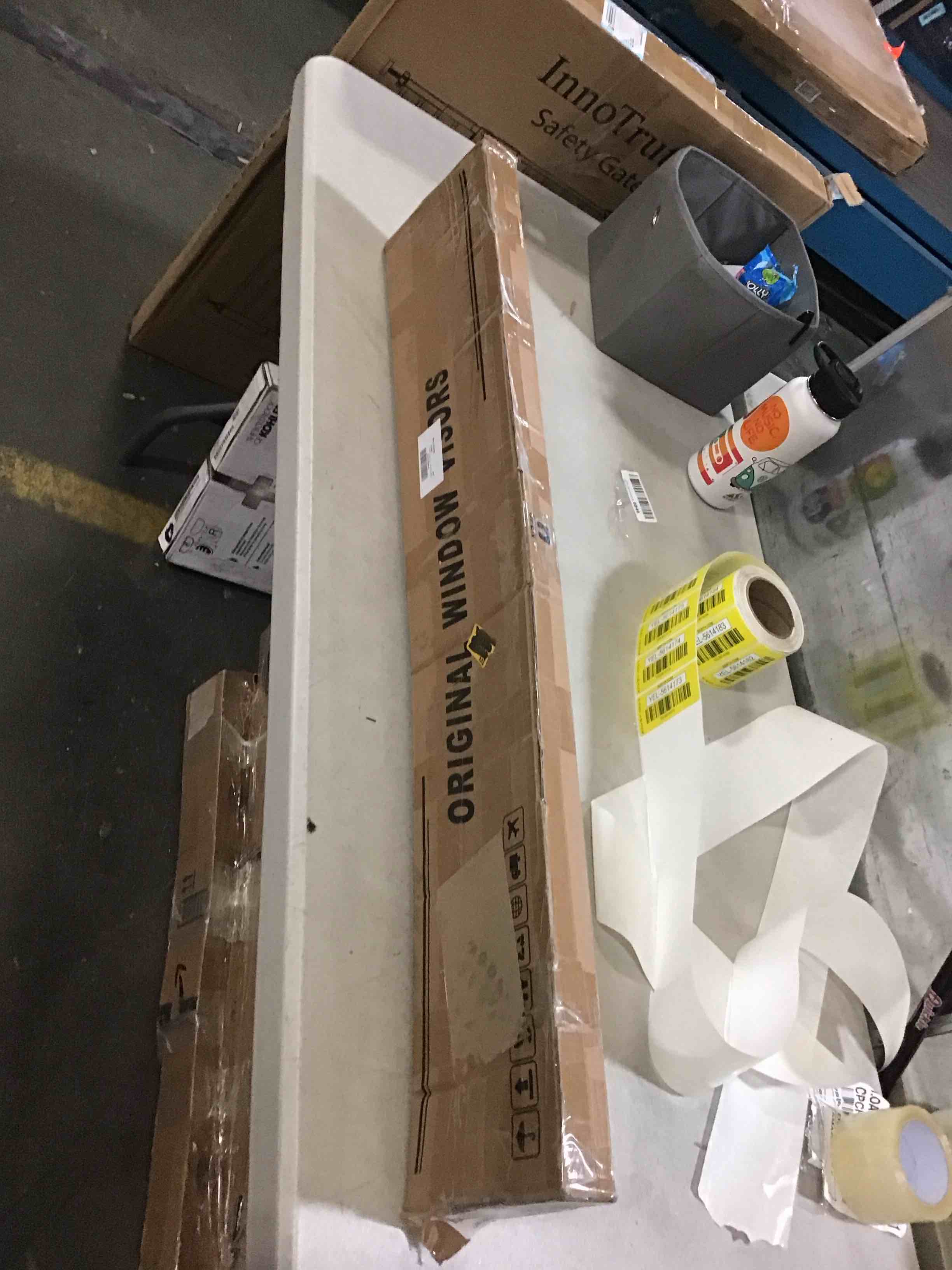 https://s3.amazonaws.com/lotting-images-prod/bidfta/YEL5614173_1702564394081.jpeg