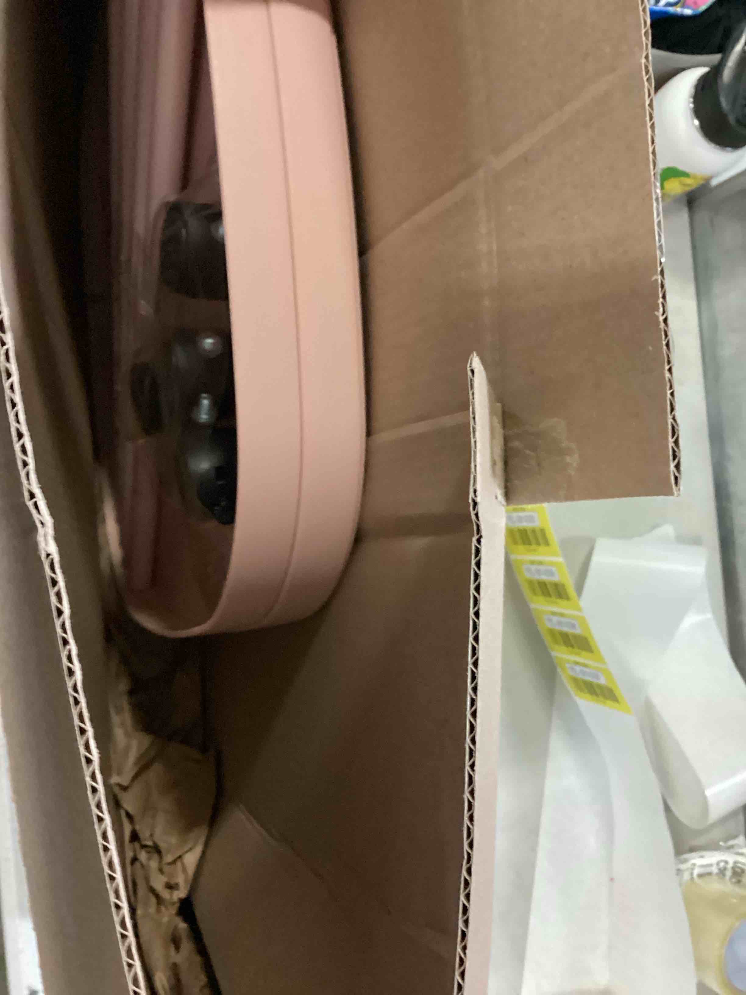 https://s3.amazonaws.com/lotting-images-prod/bidfta/YEL5614297_1702581502663.jpeg