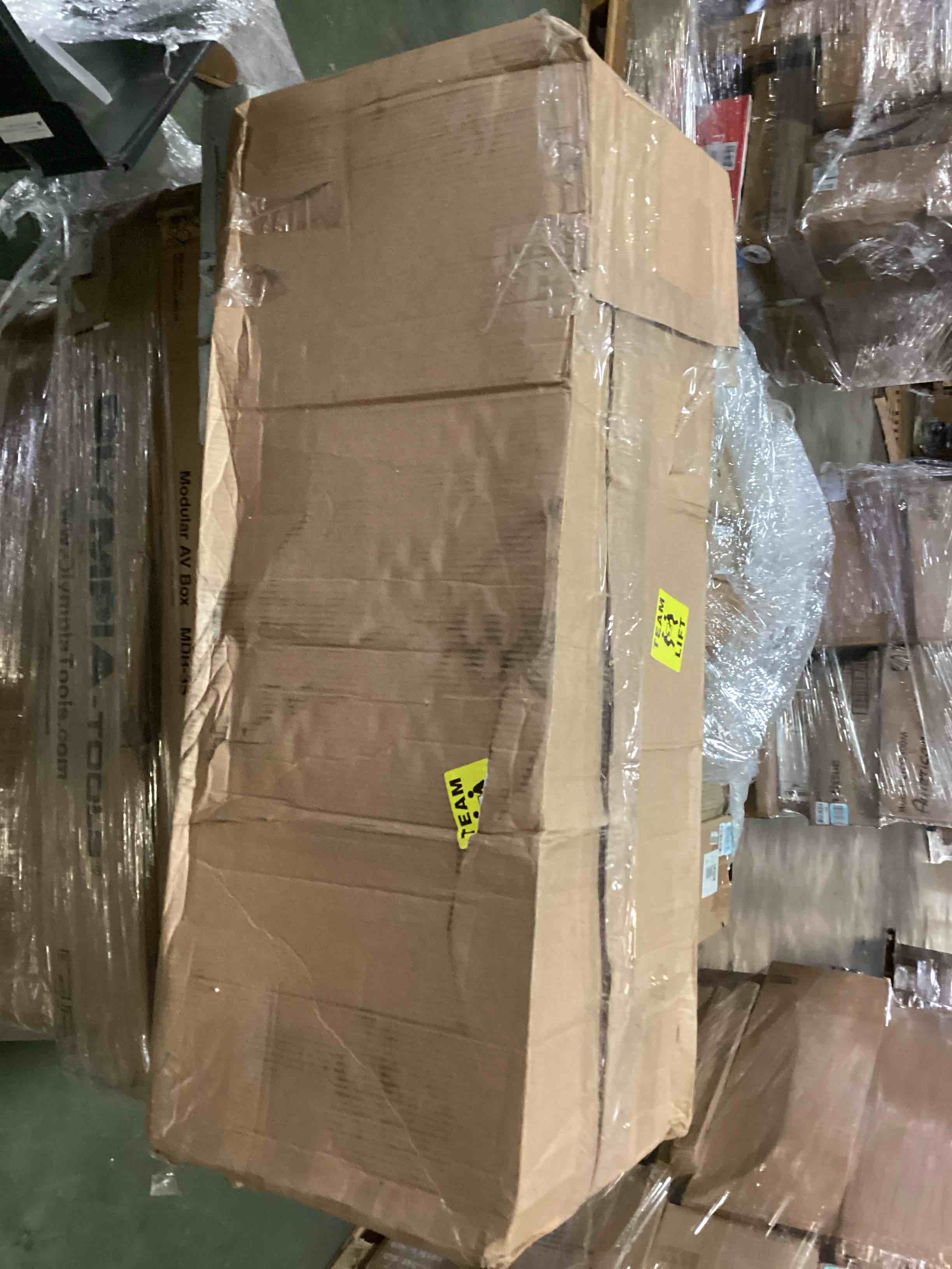https://s3.amazonaws.com/lotting-images-prod/bidfta/YEL5614711_1702742610117.jpeg