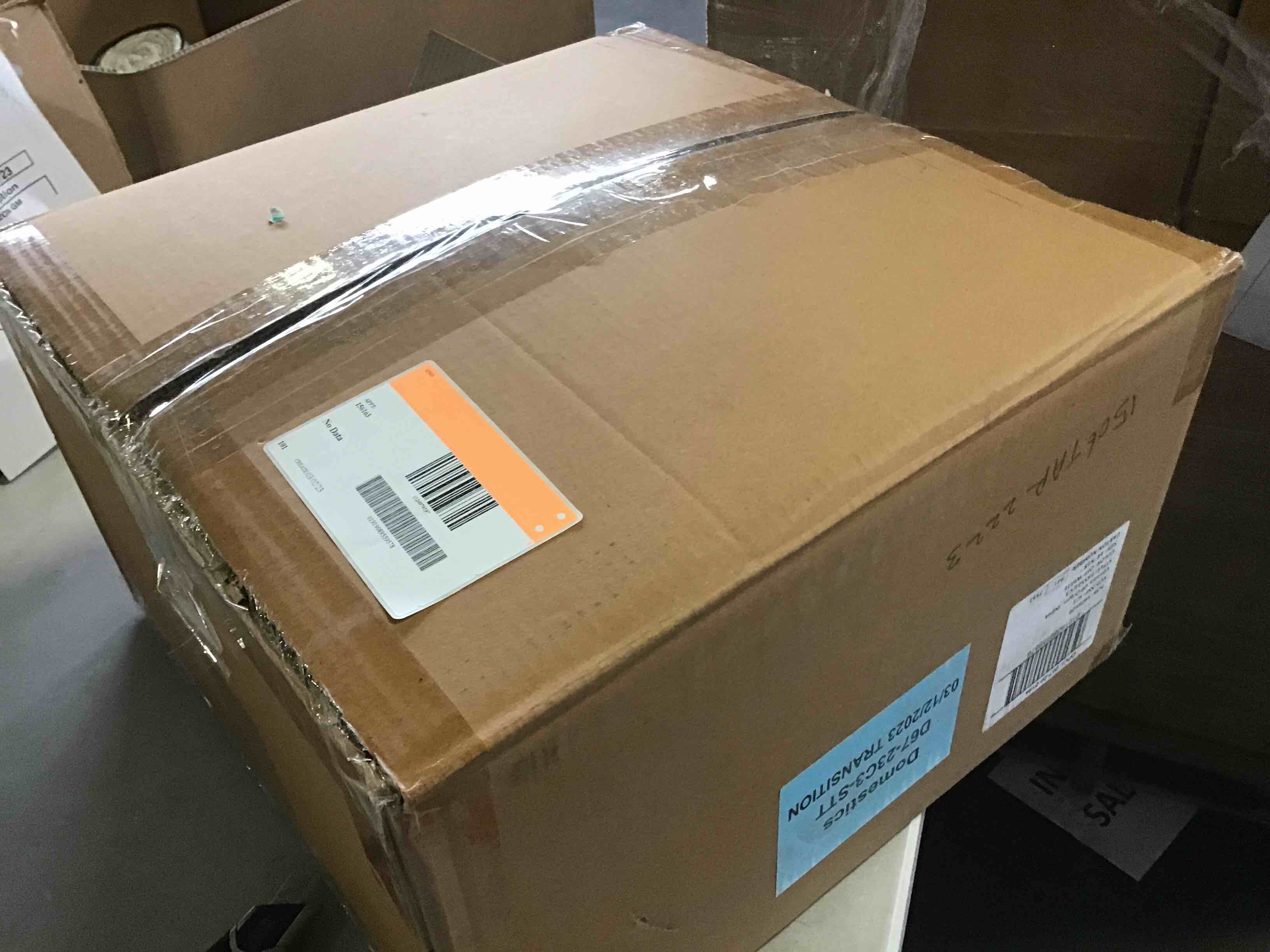 https://s3.amazonaws.com/lotting-images-prod/bidfta/YEL5615539_1702061063069.jpeg