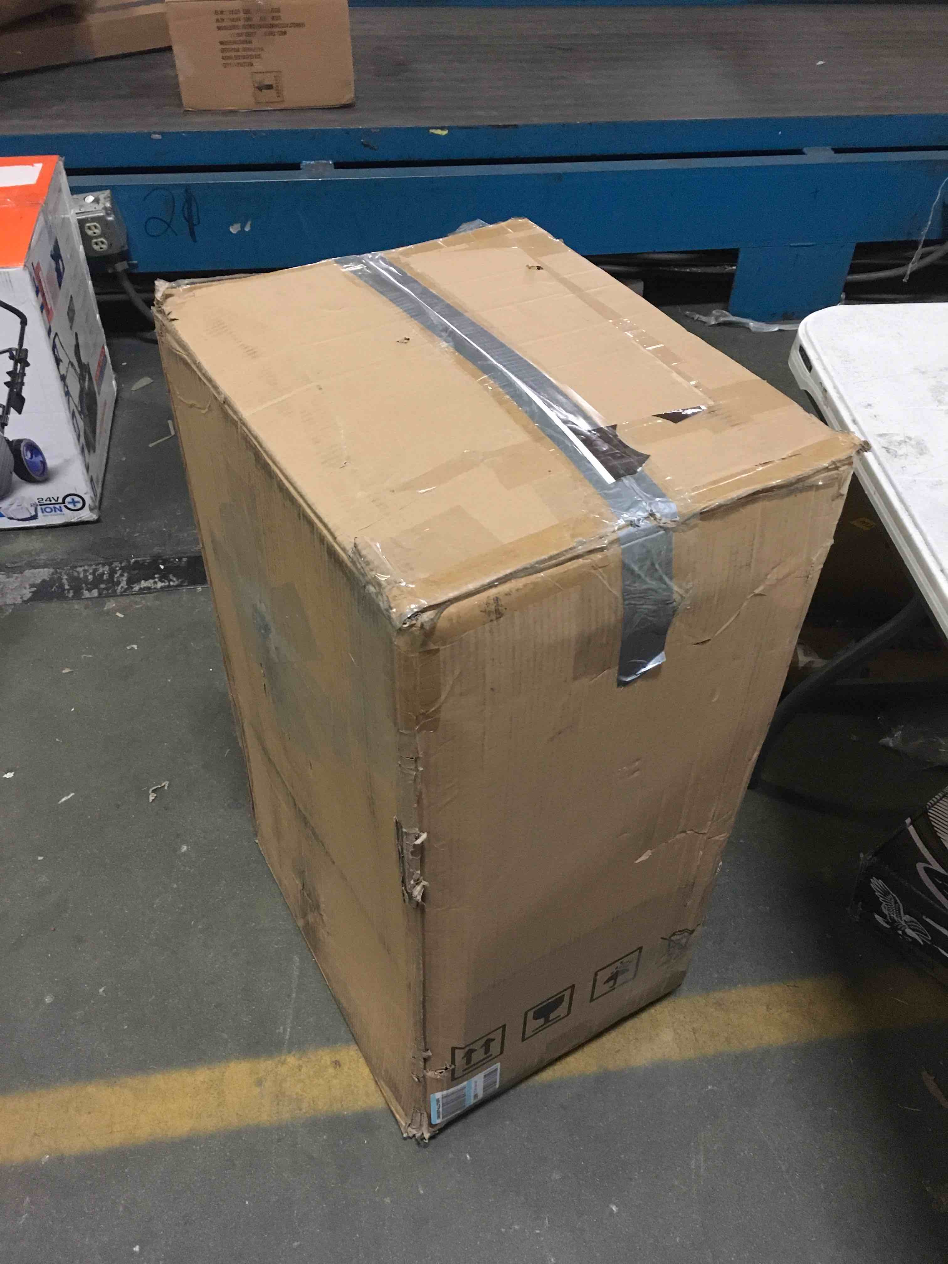 https://s3.amazonaws.com/lotting-images-prod/bidfta/YEL5618080_1702316139755.jpeg