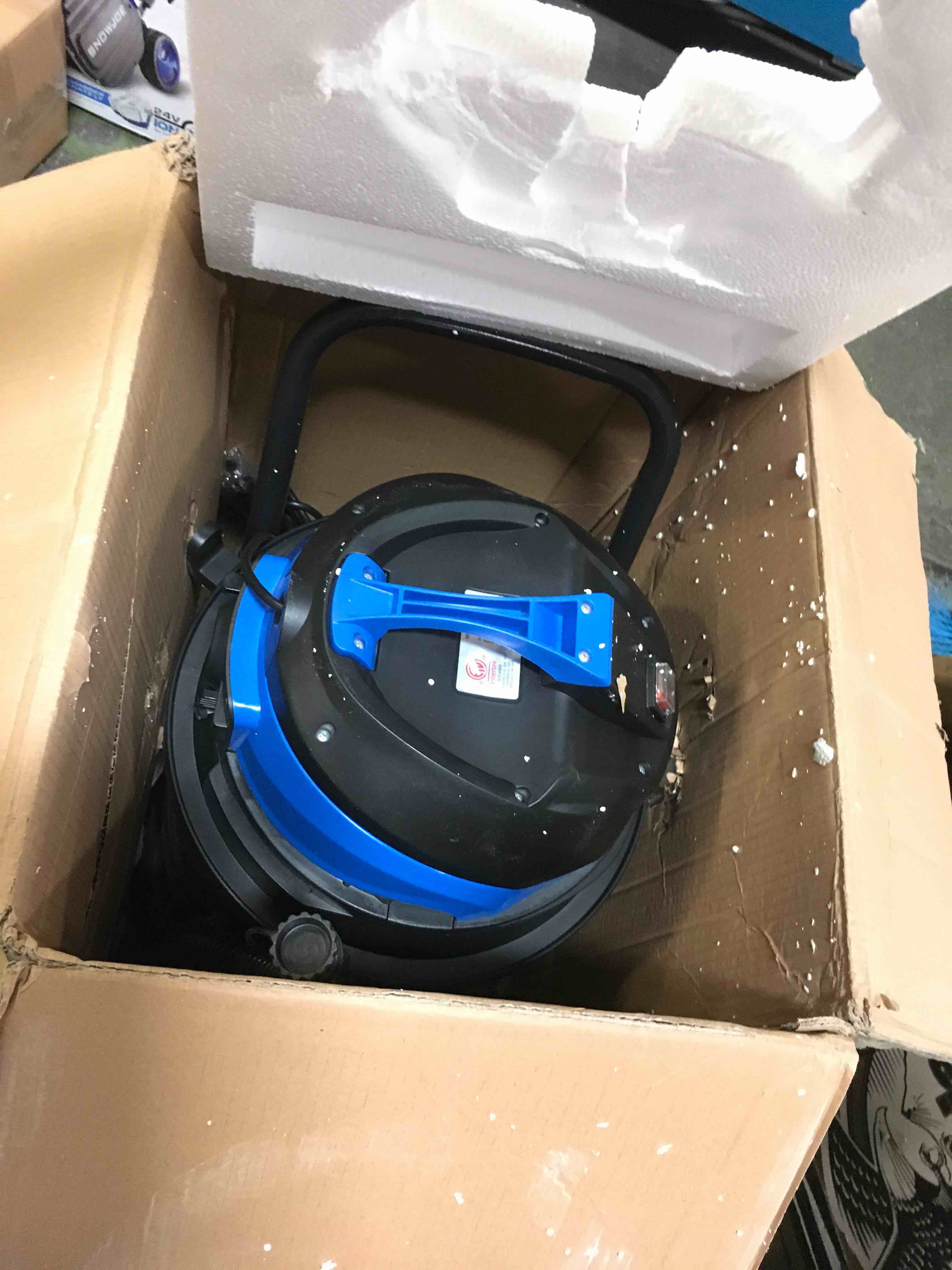 https://s3.amazonaws.com/lotting-images-prod/bidfta/YEL5618080_1702316167377.jpeg