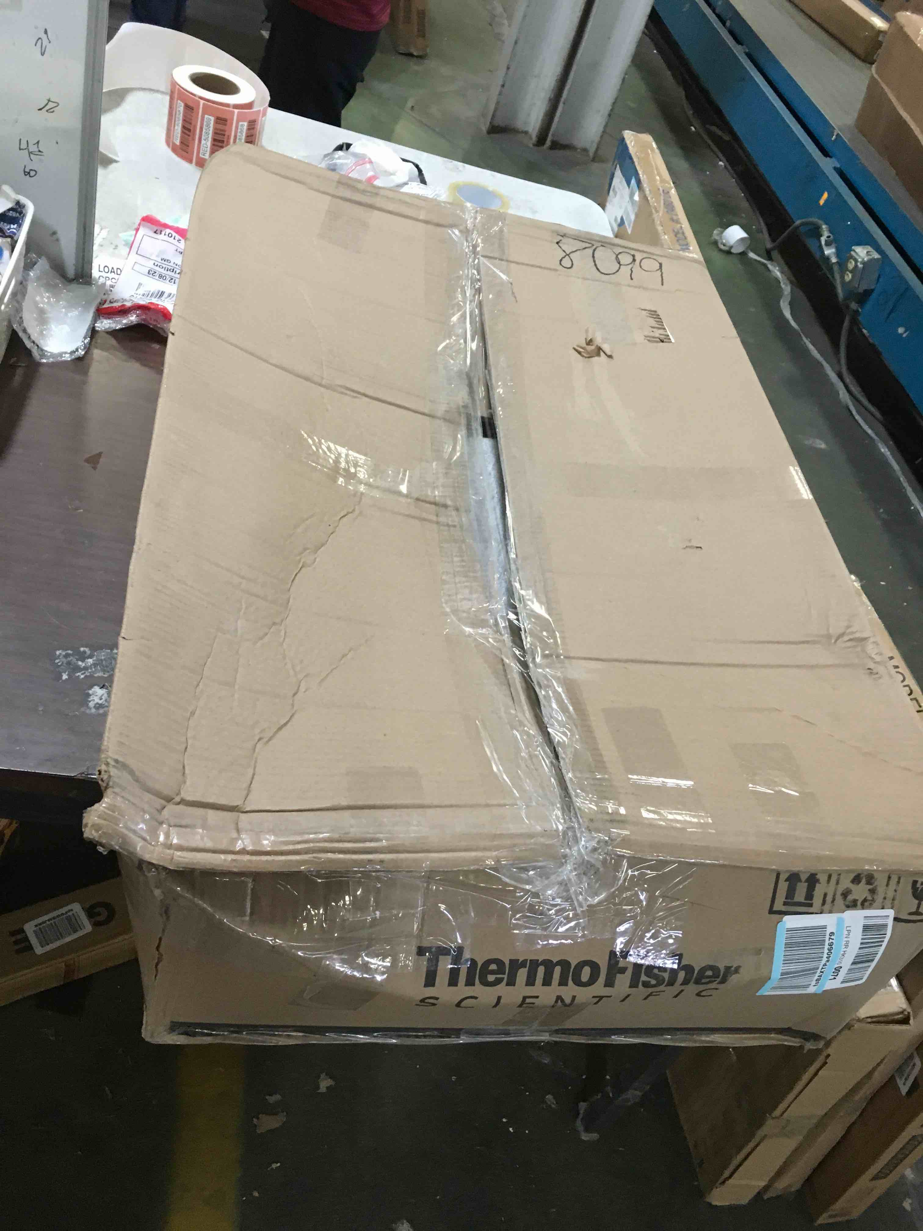 grey cushioned chair