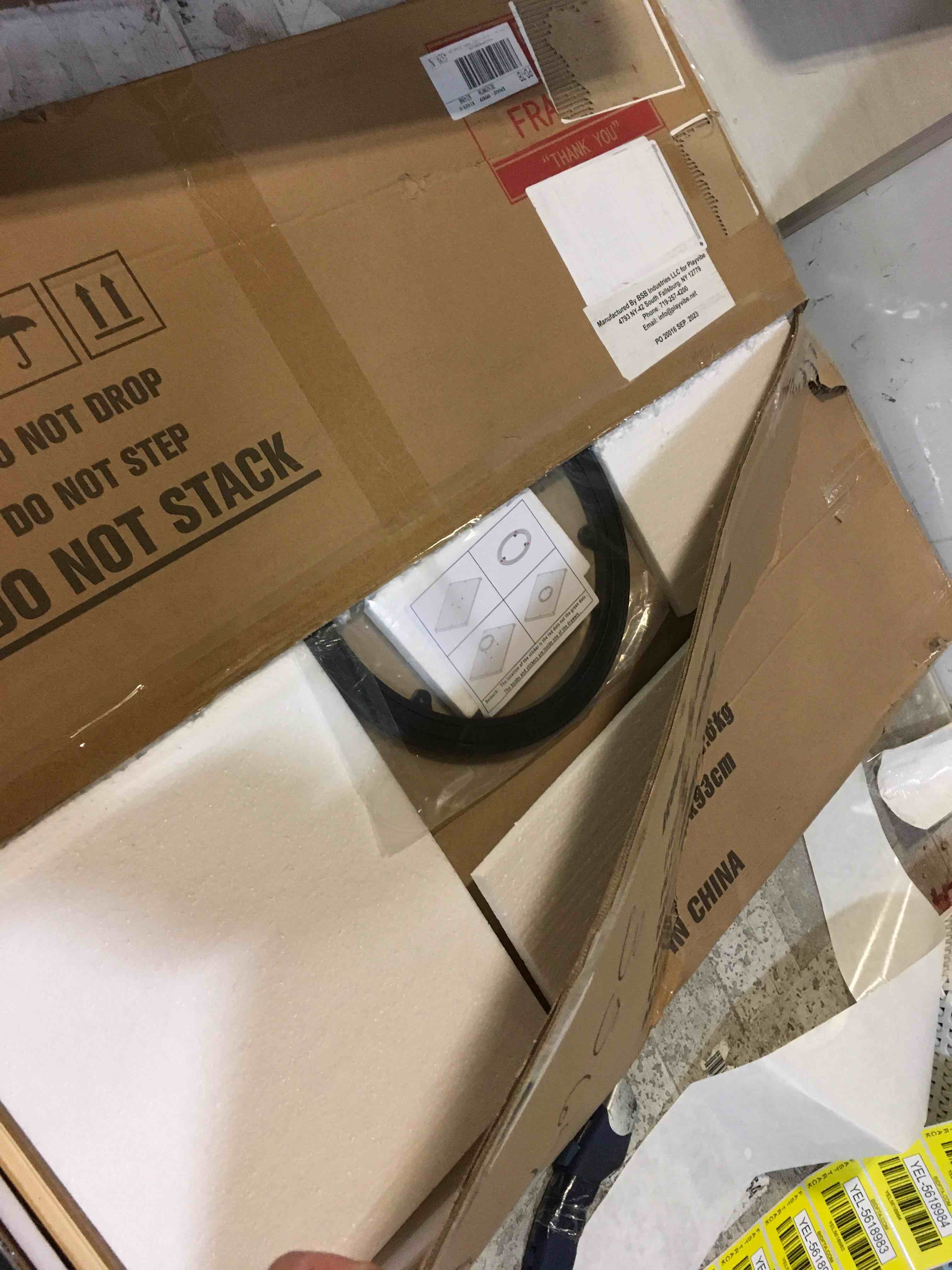 https://s3.amazonaws.com/lotting-images-prod/bidfta/YEL5618980_1702926065712.jpeg