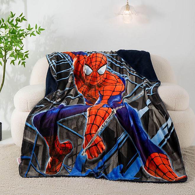  Marvel Spider-Man Cloud Faux Fur Throw, 50" x 60"