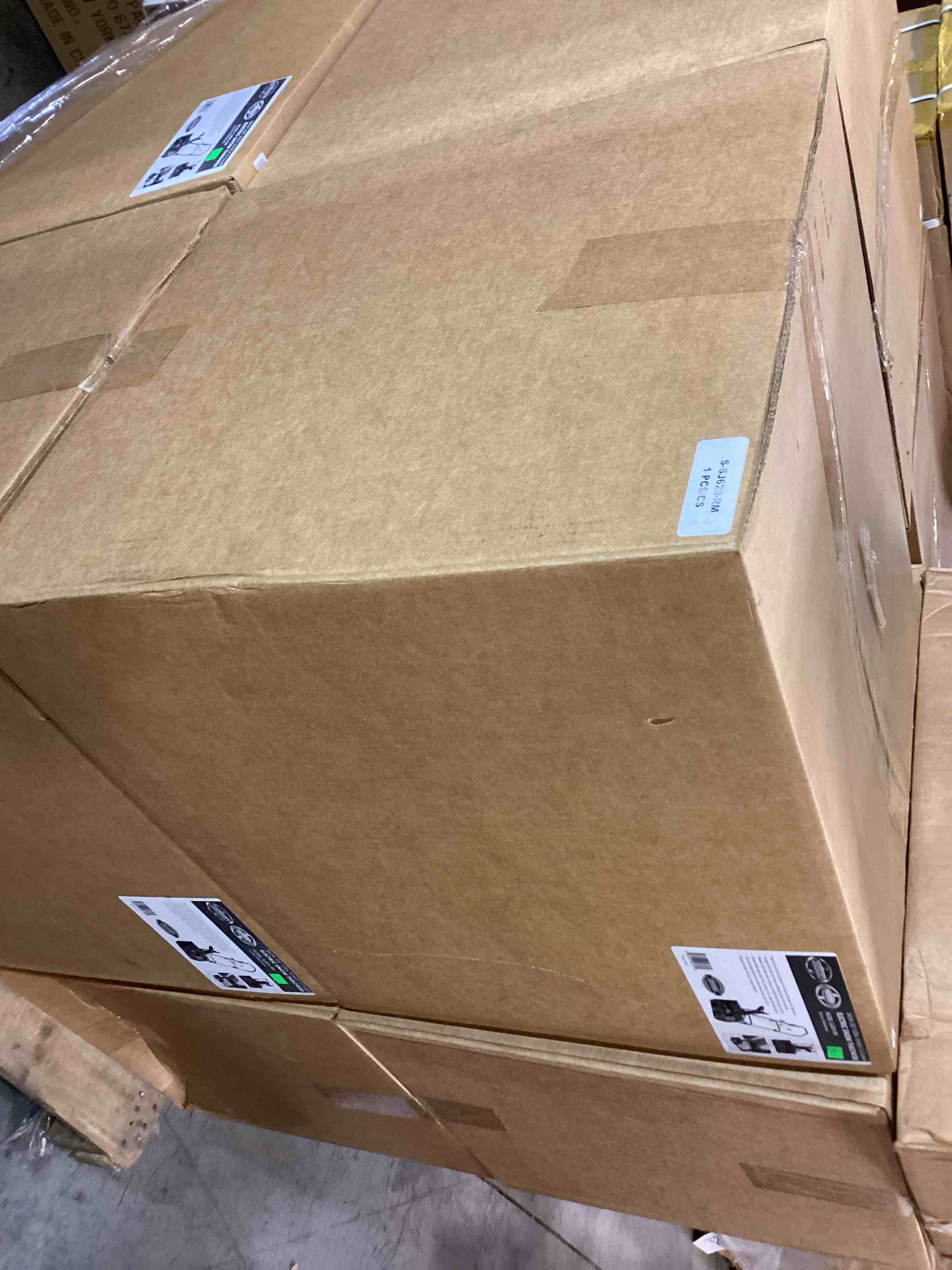 https://s3.amazonaws.com/lotting-images-prod/bidfta/YEL5629901_1701173974301.jpeg