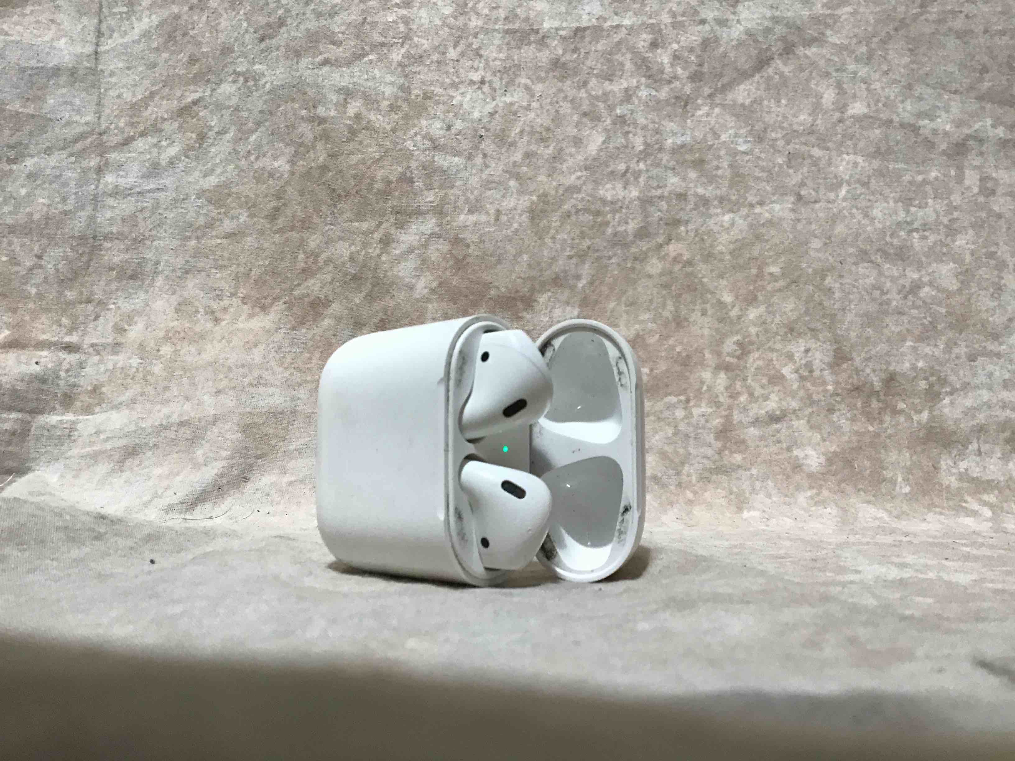 Apple AirPods 