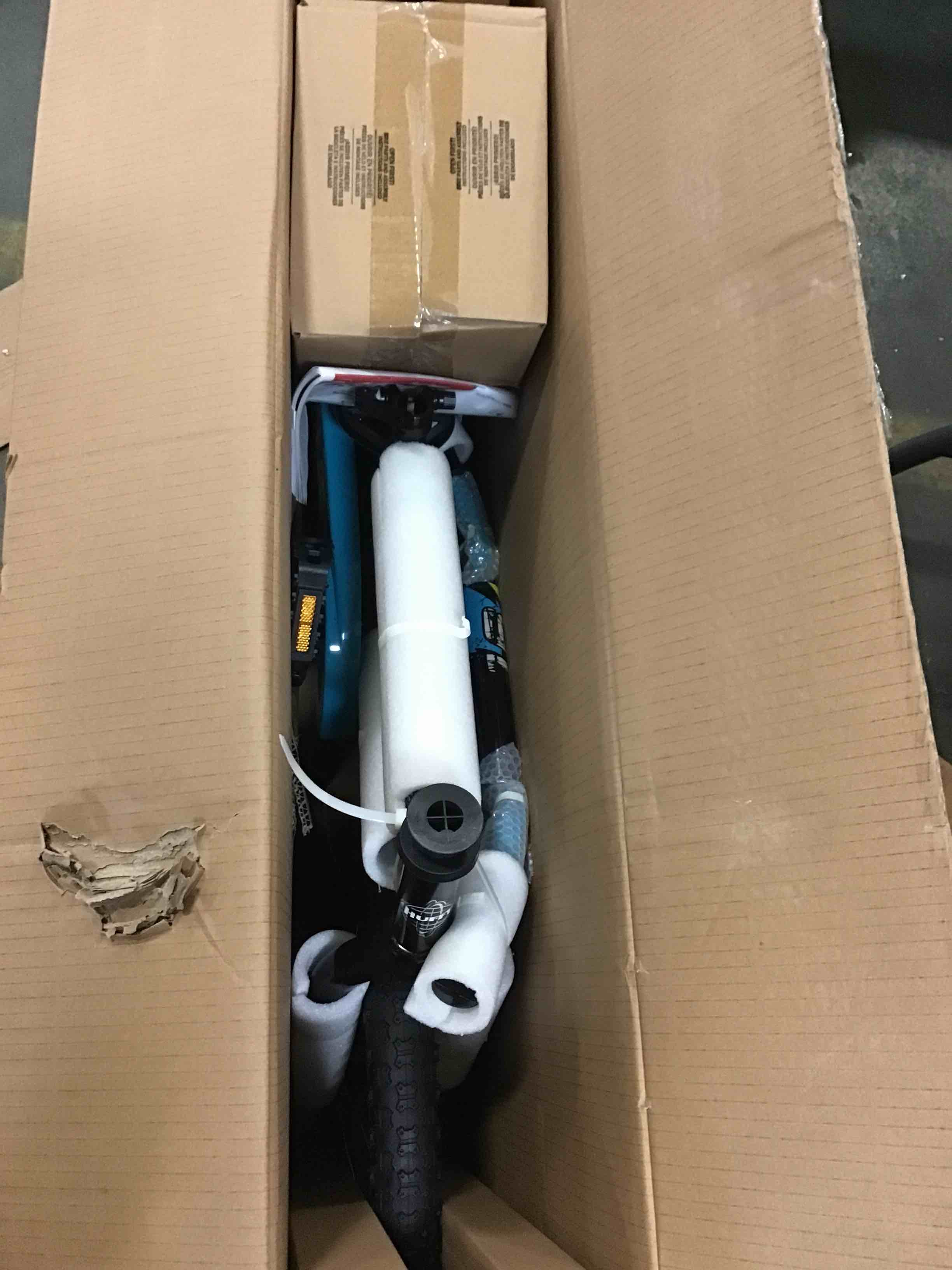 https://s3.amazonaws.com/lotting-images-prod/bidfta/YEL5640505_1699375638594.jpeg
