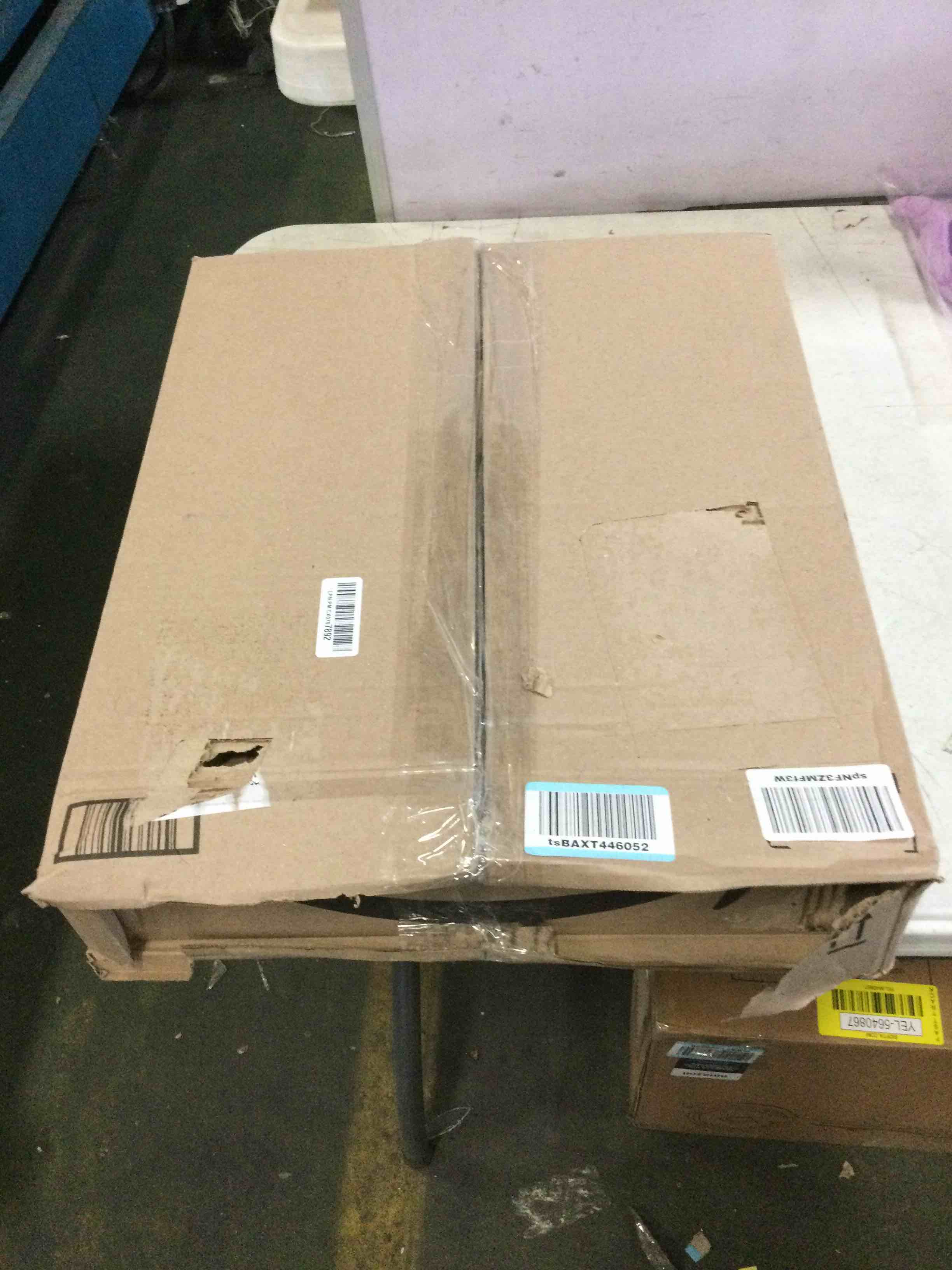 https://s3.amazonaws.com/lotting-images-prod/bidfta/YEL5640908_1699637488192.jpeg