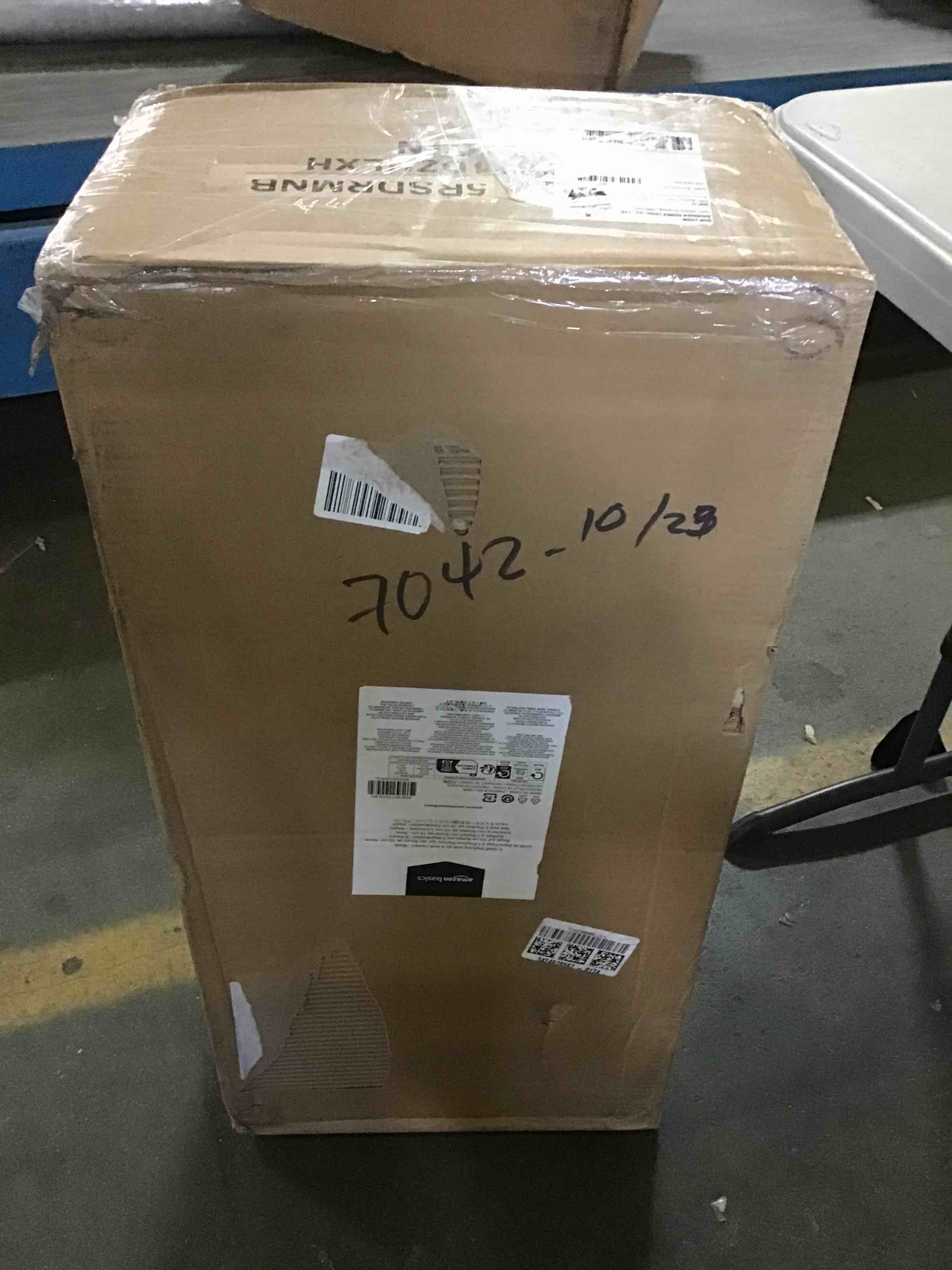 https://s3.amazonaws.com/lotting-images-prod/bidfta/YEL5642241_1699630410992.jpeg