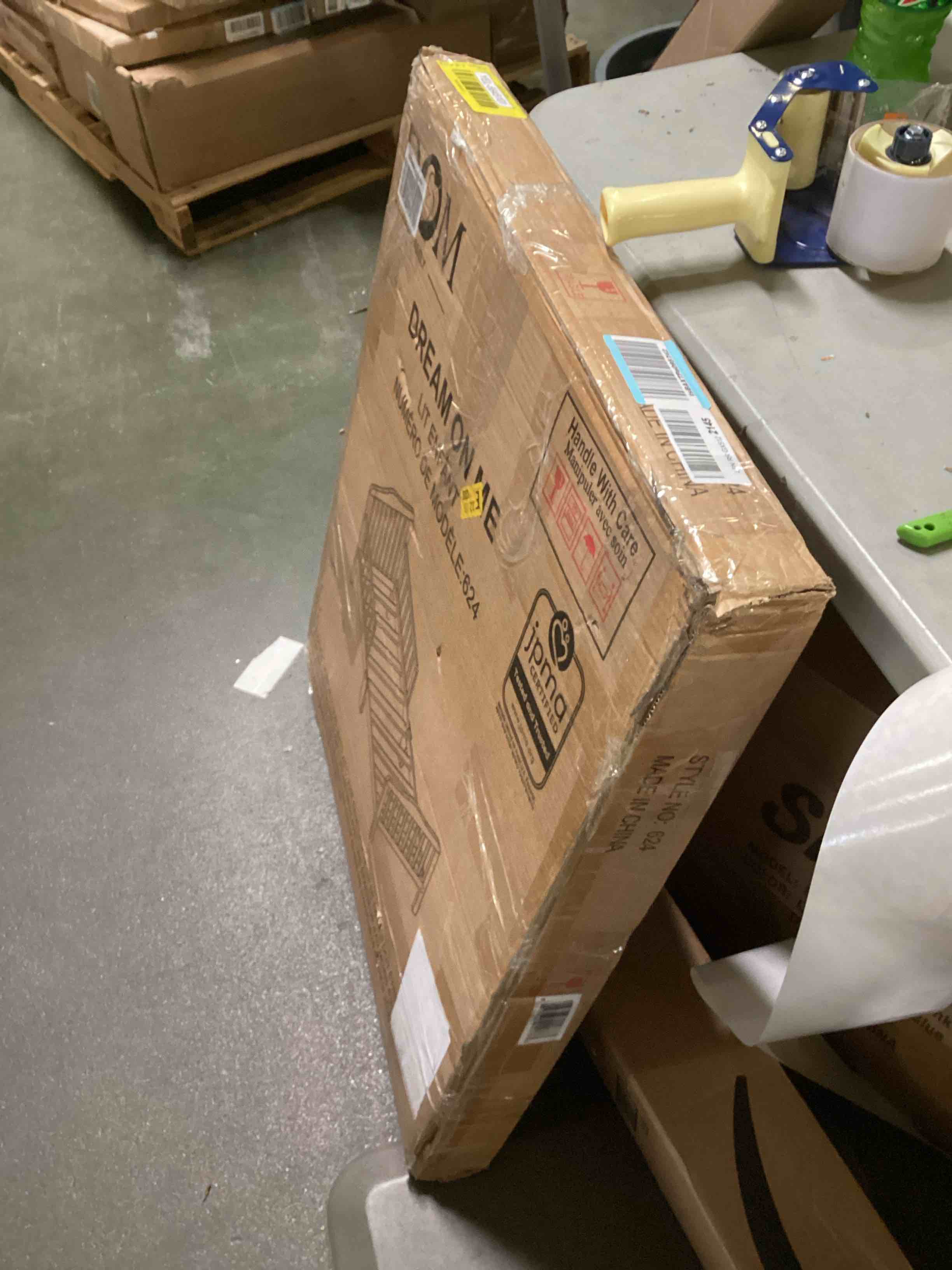 https://s3.amazonaws.com/lotting-images-prod/bidfta/YEL5645101_1699296295166.jpeg