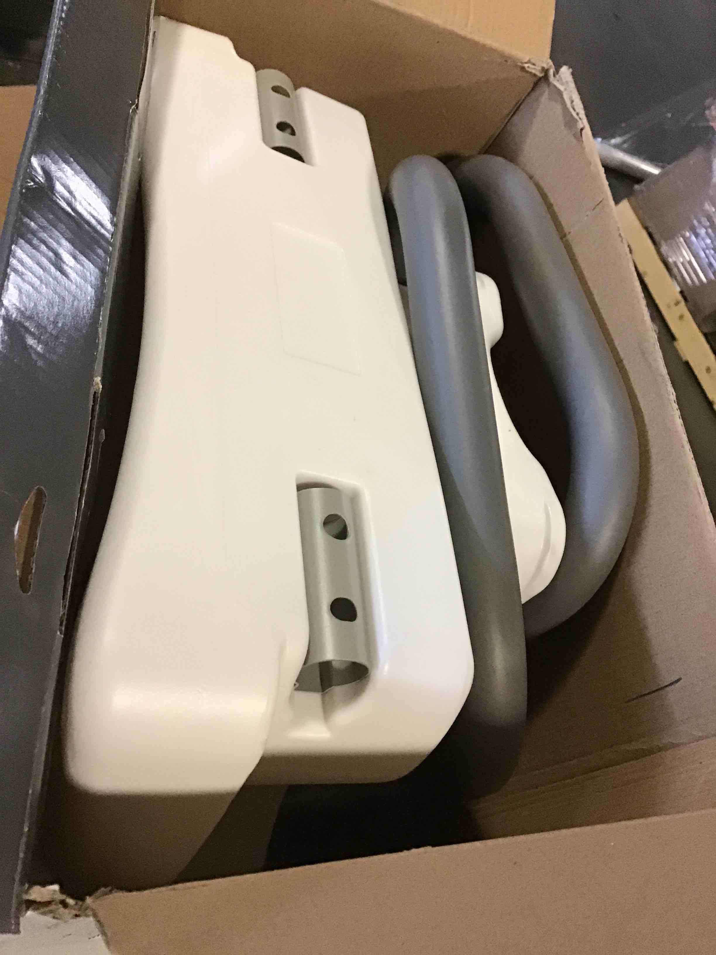 https://s3.amazonaws.com/lotting-images-prod/bidfta/YEL5645973_1699969559764.jpeg