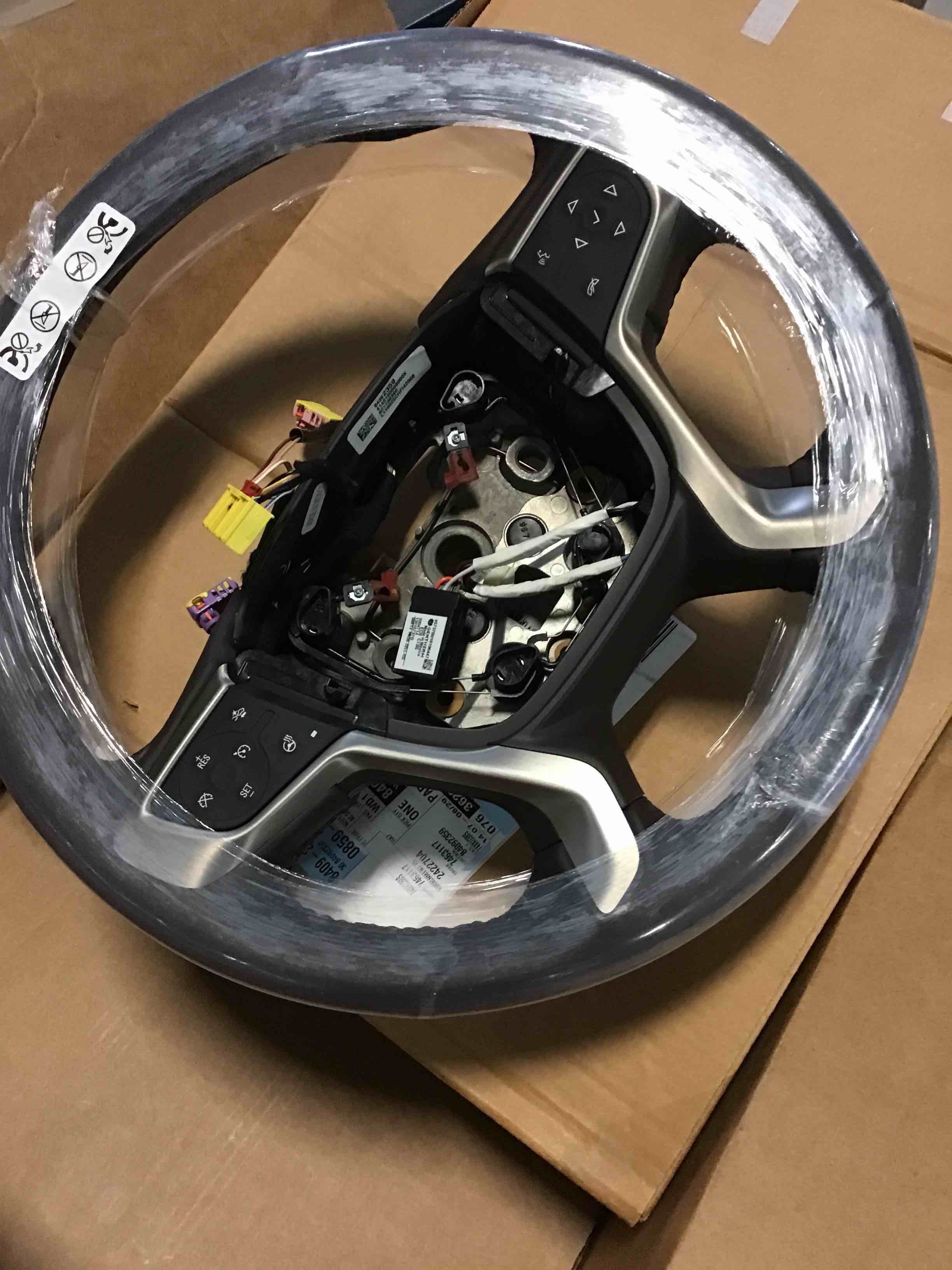 https://s3.amazonaws.com/lotting-images-prod/bidfta/YEL5647211_1699537019187.jpeg