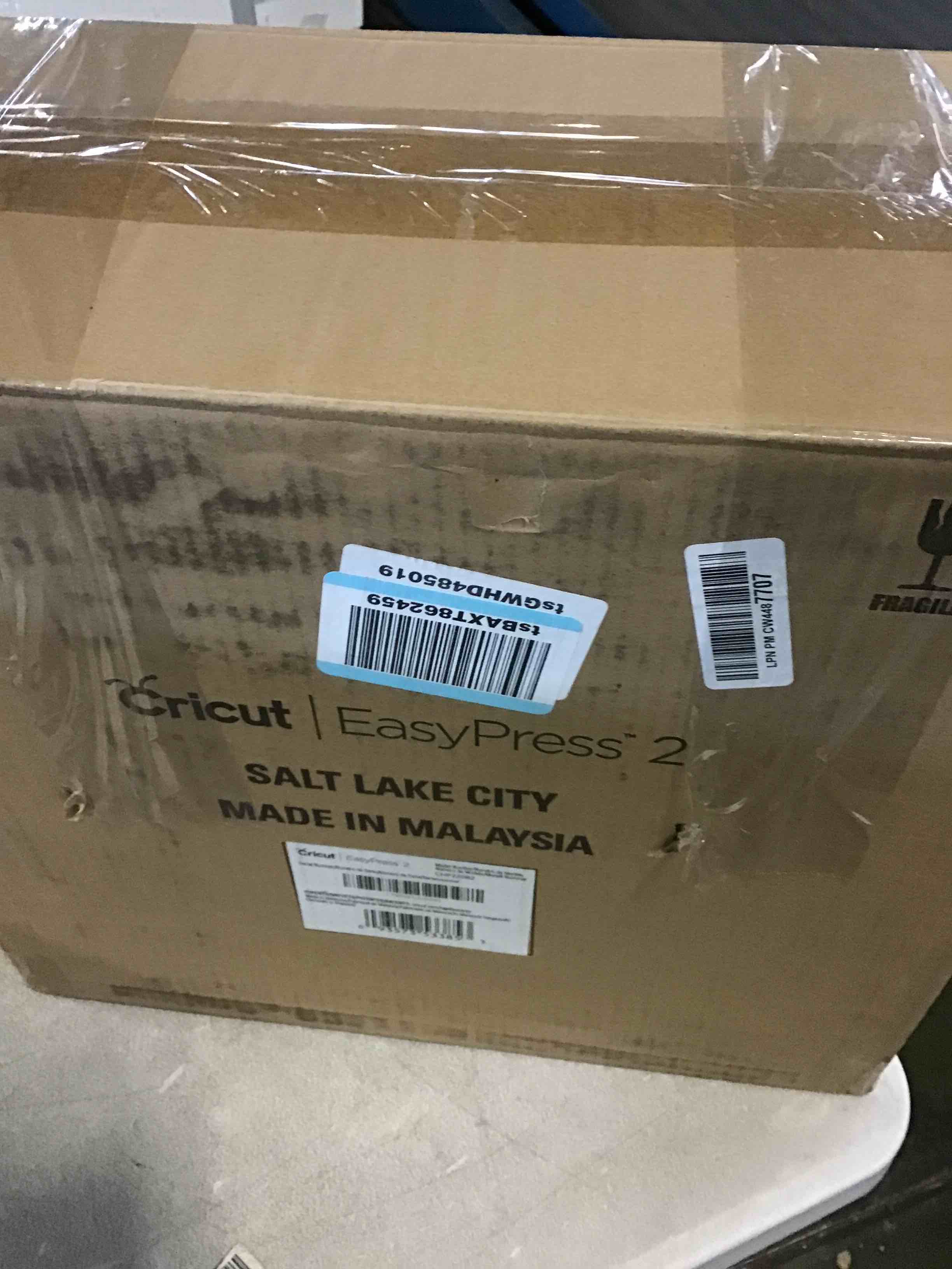 https://s3.amazonaws.com/lotting-images-prod/bidfta/YEL5647501_1699642317714.jpeg