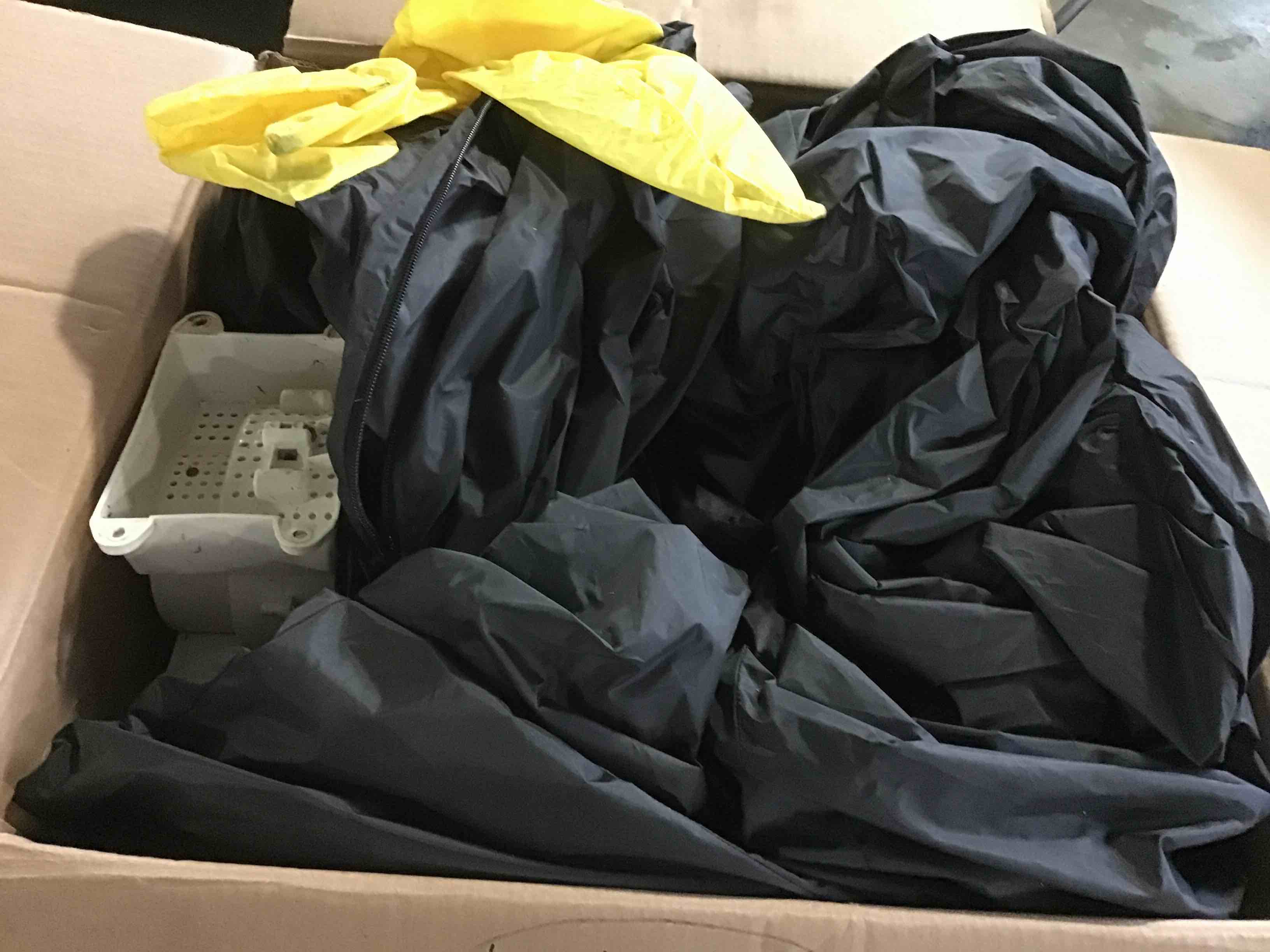 https://s3.amazonaws.com/lotting-images-prod/bidfta/YEL5652032_1700247326414.jpeg