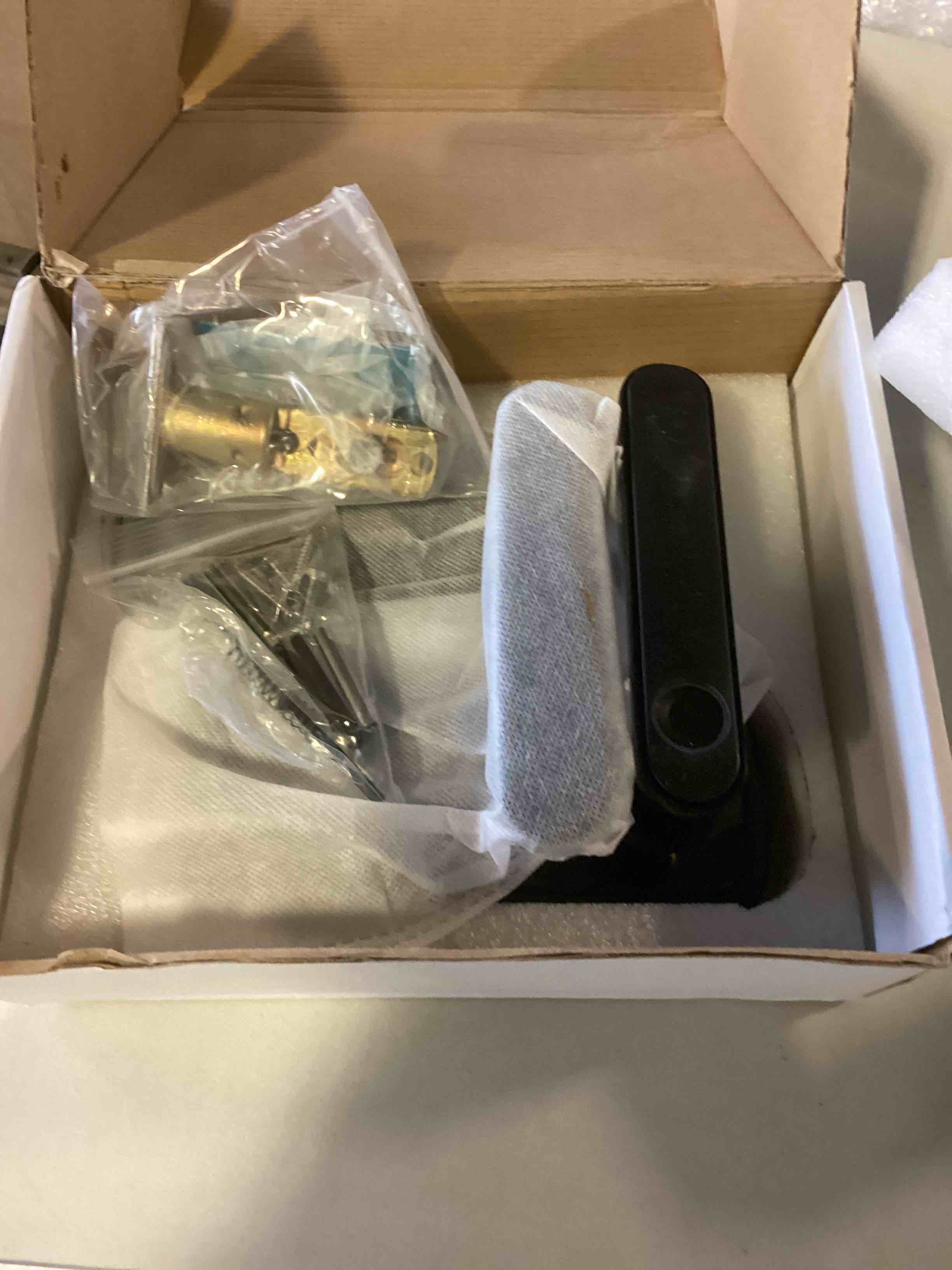 https://s3.amazonaws.com/lotting-images-prod/bidfta/YEL5652440_1701350797934.jpeg
